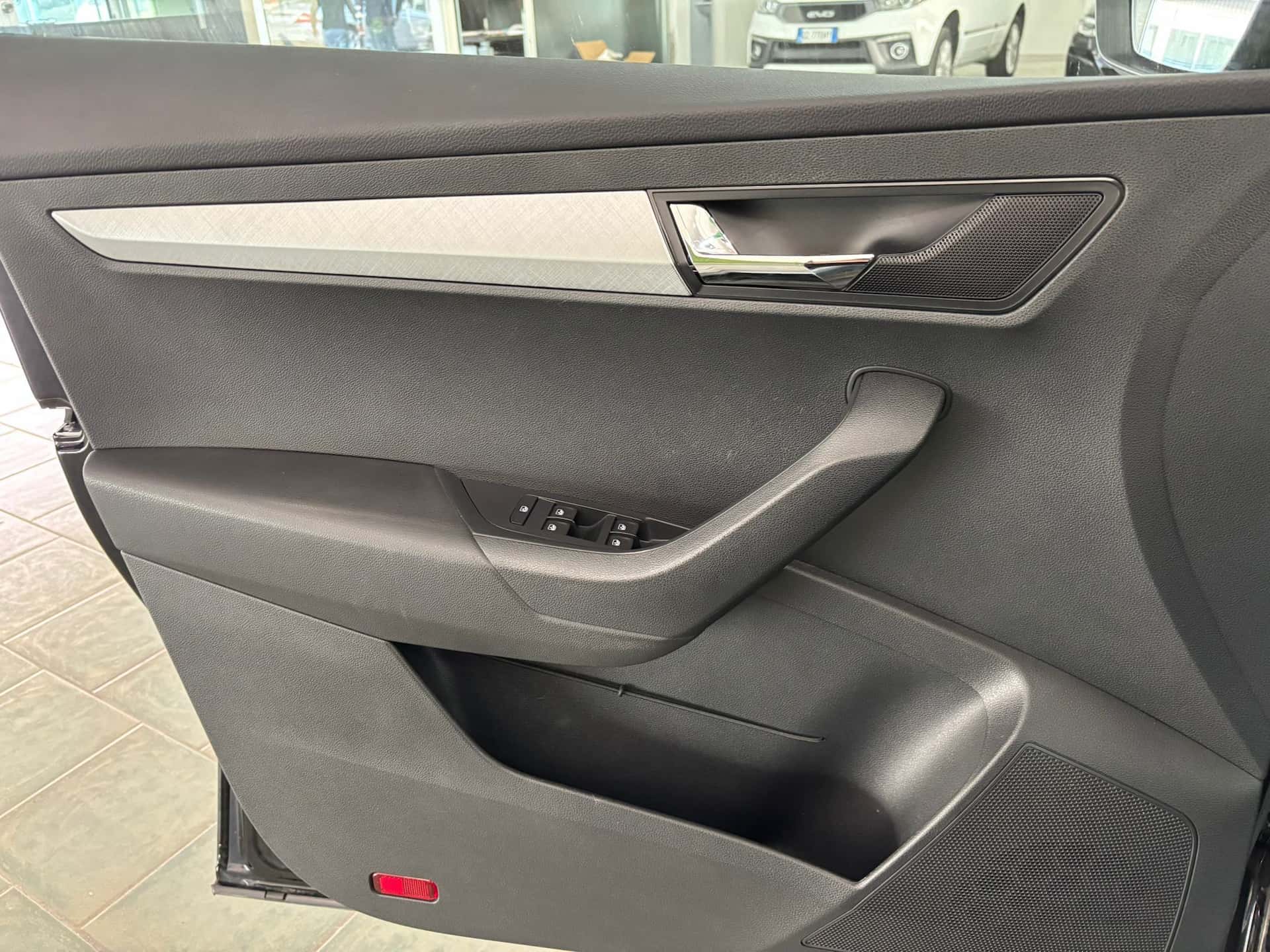 Skoda Karoq 2.0 tdi evo Executive 115cv dsg - Immagine 9