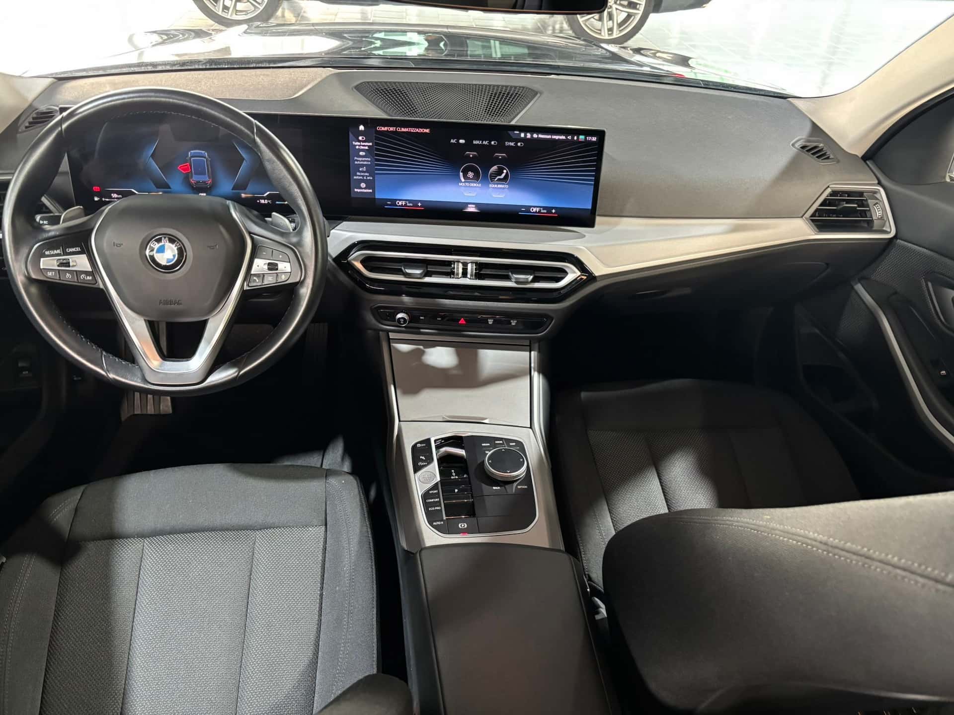 BMW 320 Serie 3 G21 2022 Touring 320i Touring auto - Immagine 11