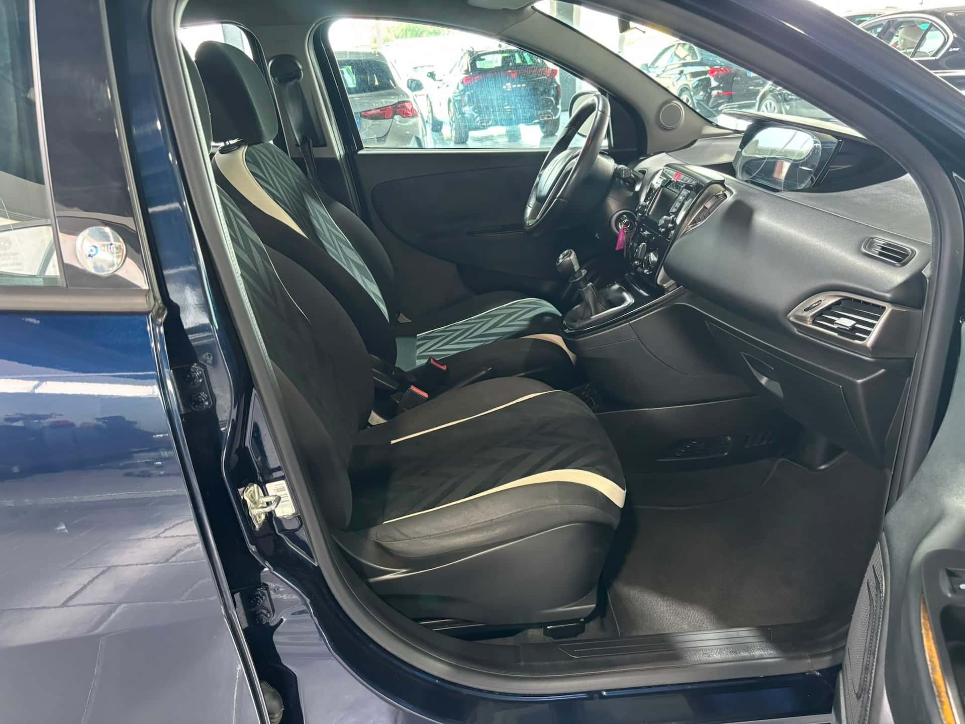 Lancia Ypsilon III 2015 1.2 Silver ecochic Gpl 69cv - Immagine 16