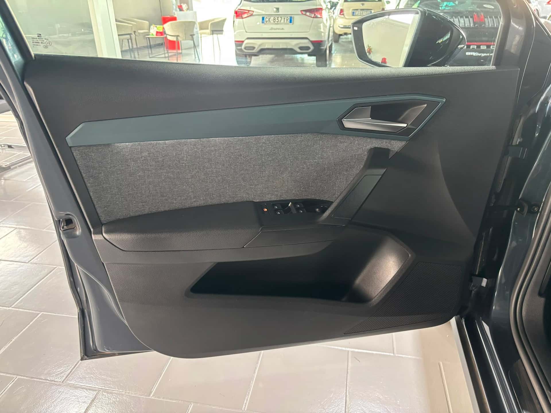 SEAT Arona 2022 1.0 ecotsi Xperience 95cv - Immagine 9