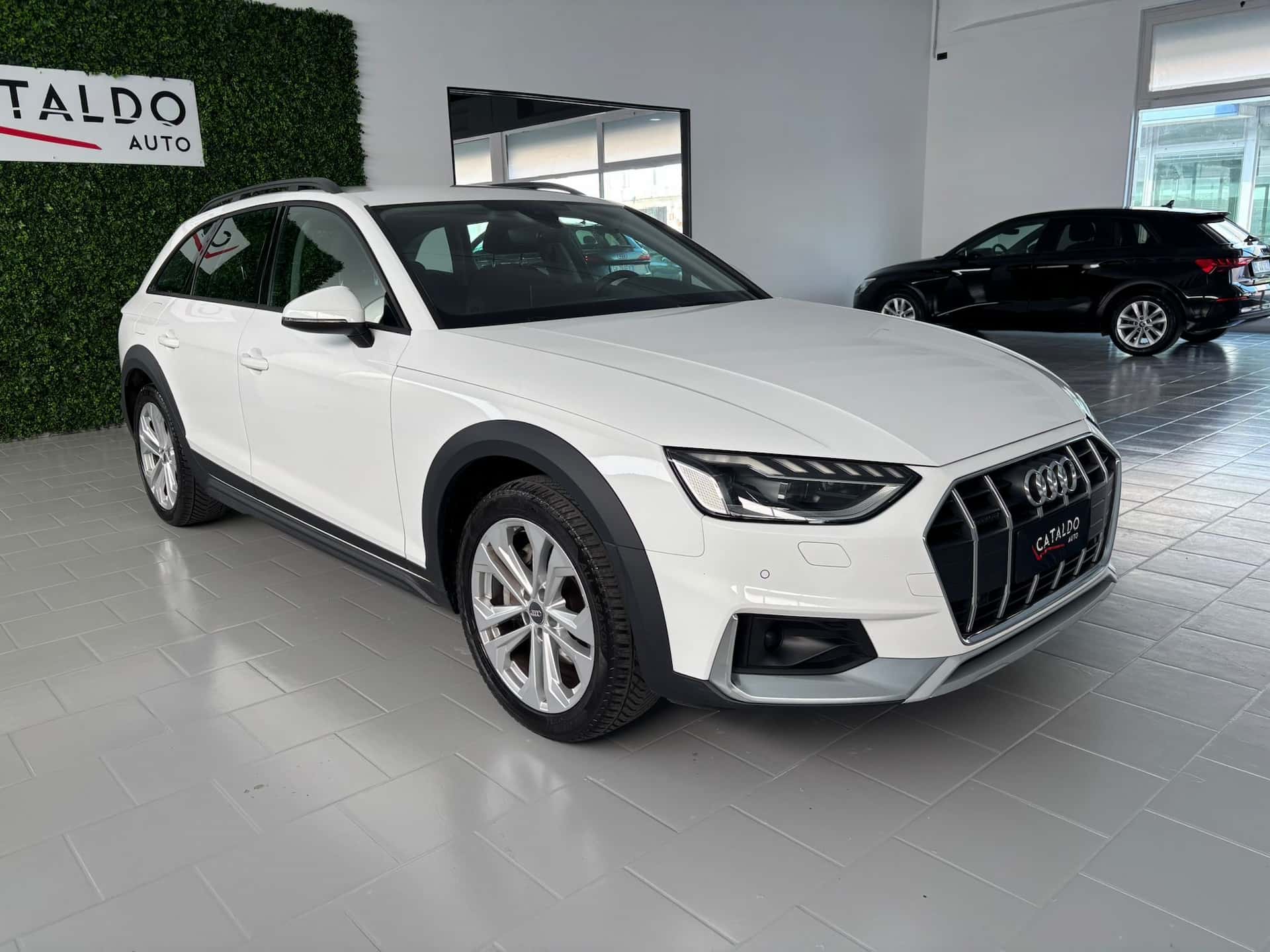 Audi A4 2019 Allroad Quattro 40 2.0 tdi Identity Contrast quattro 190cv s tronic - Immagine 7
