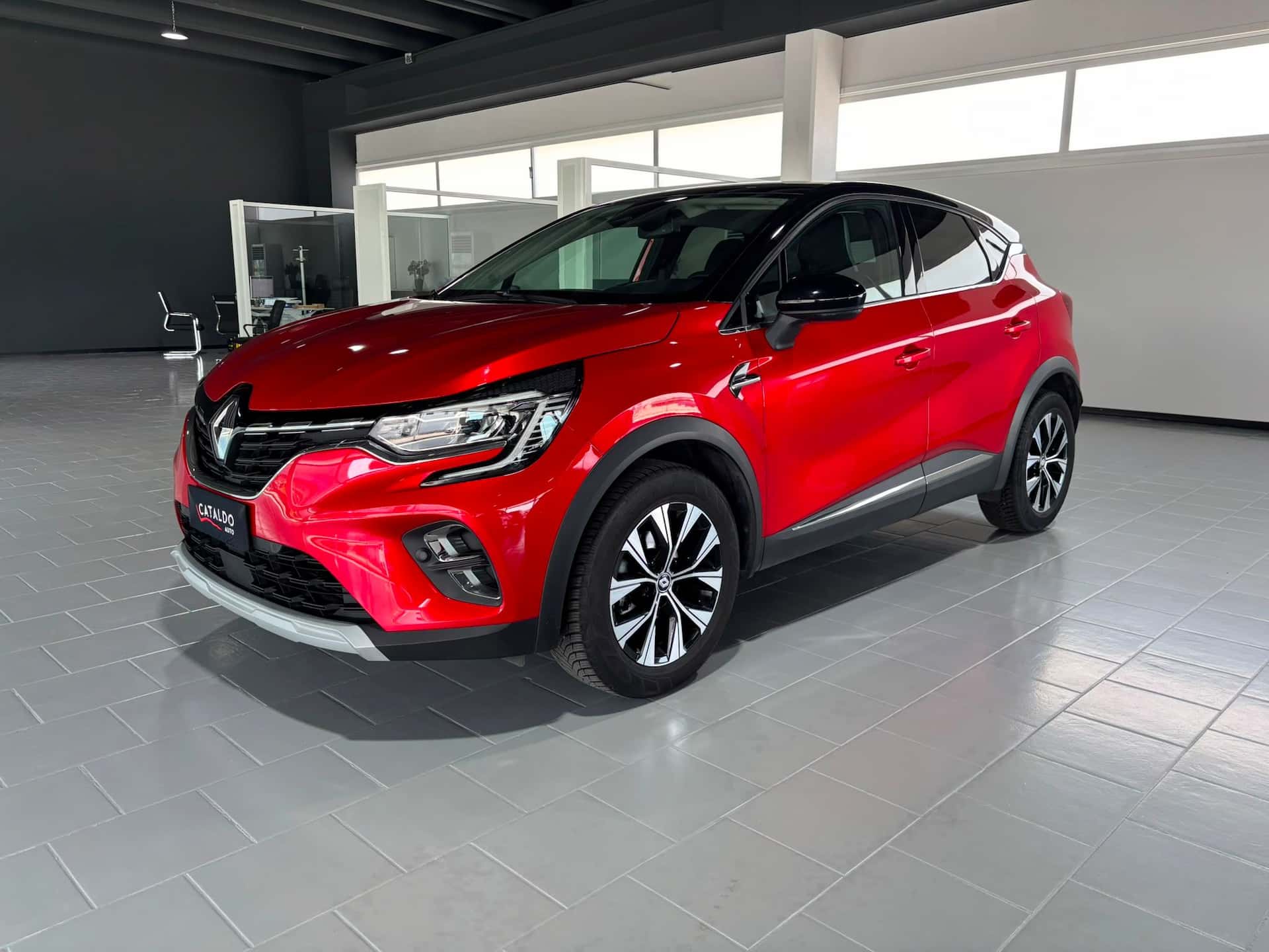 Renault Captur II 2019 1.0 tce Techno 90cv - Immagine 1