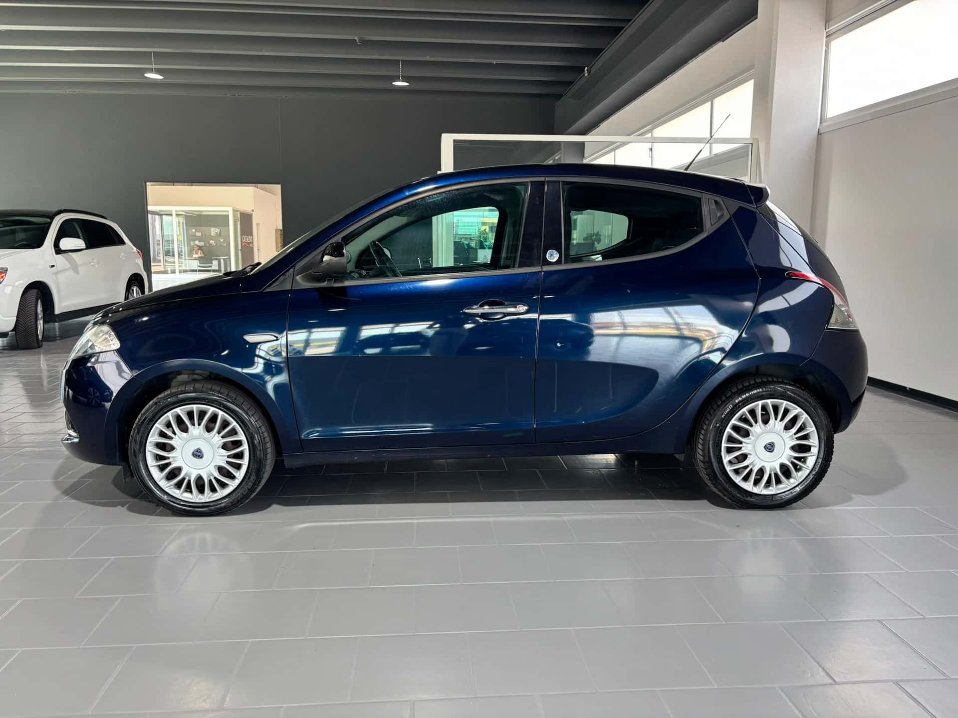 Lancia Ypsilon III 2015 1.2 Silver ecochic Gpl 69cv - Immagine 2