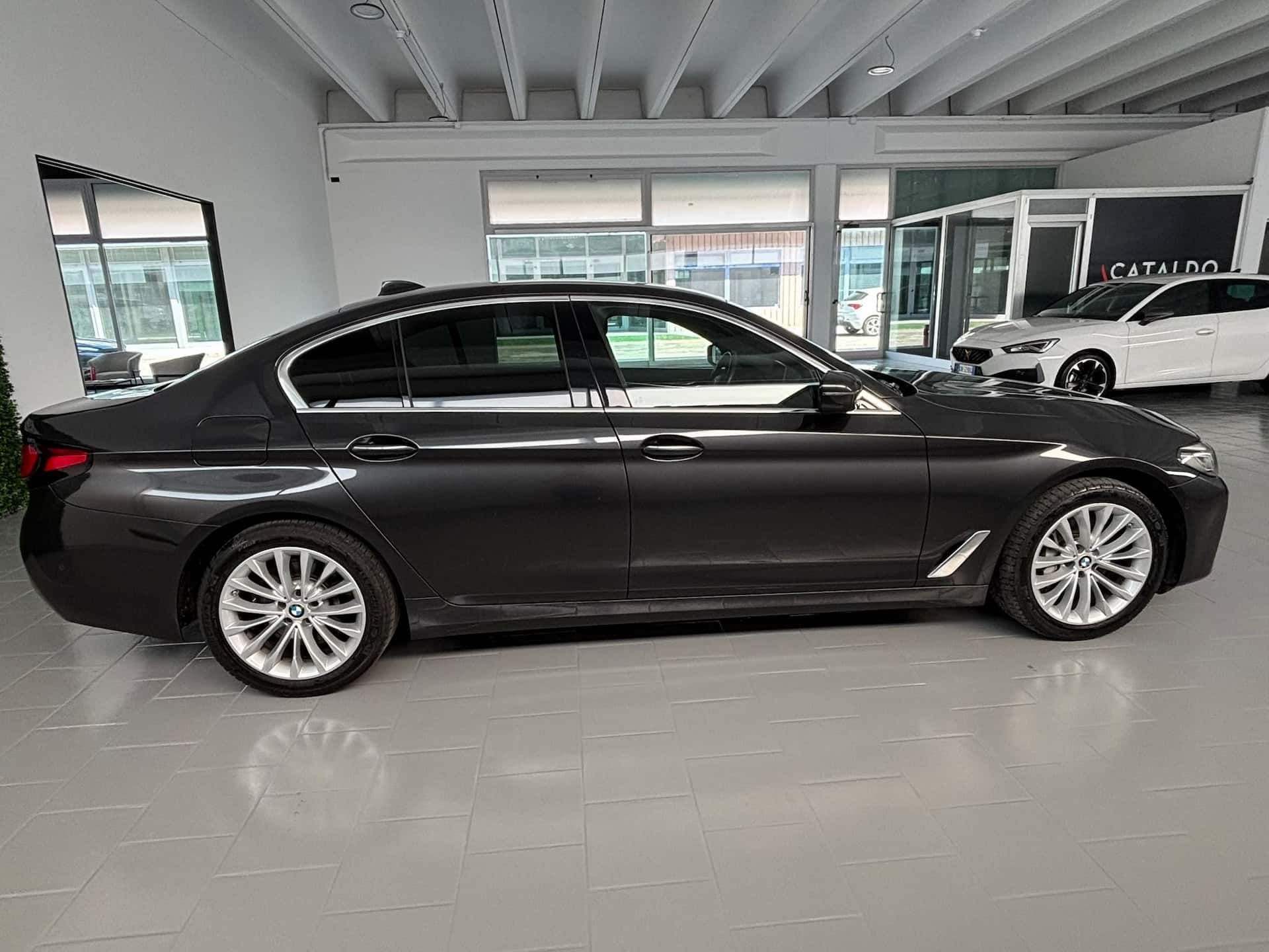 BMW 530 Serie 5 G30 2020 Berlina LCI 530d mhev 48V xdrive Luxury auto - Immagine 6