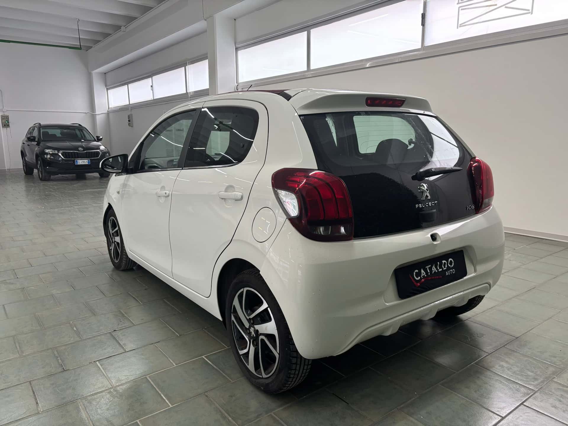 Peugeot 108  5p 1.2 vti 12v Allure - Immagine 3