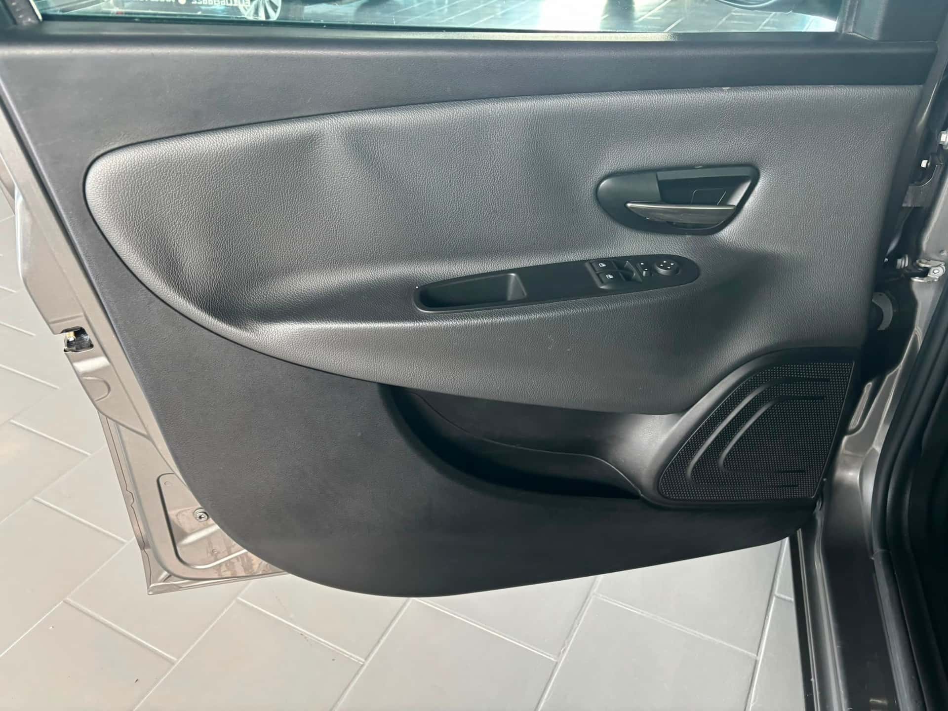Lancia Ypsilon III 2011 0.9 t.air Gold ecochic metano 80cv  - Immagine 9