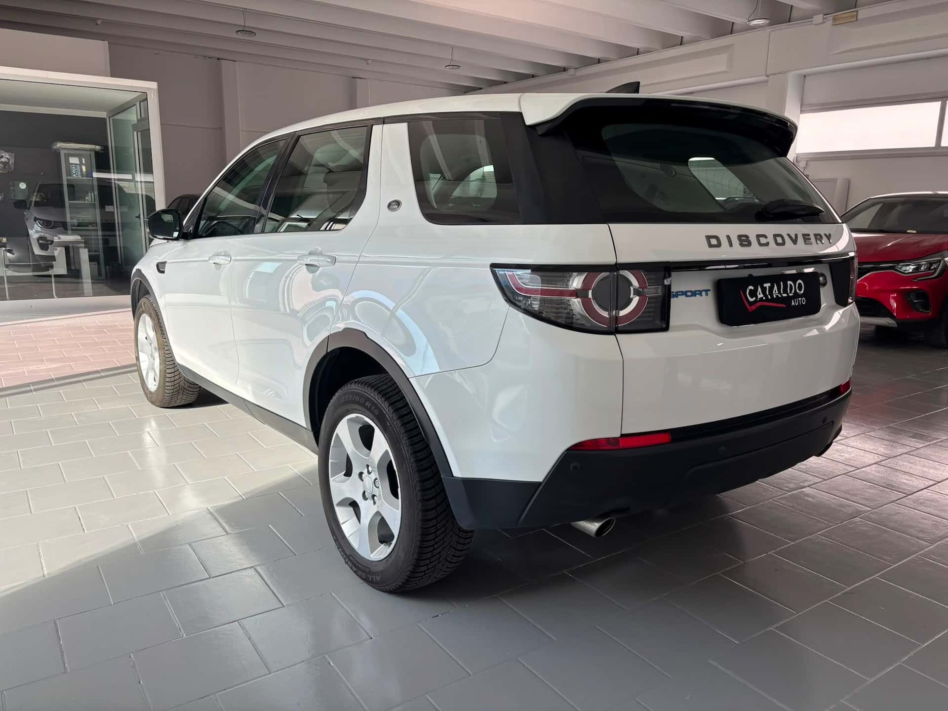 Land Rover Discovery Sport I 2015 2.0 ed4 Pure 2wd 150cv - Immagine 3
