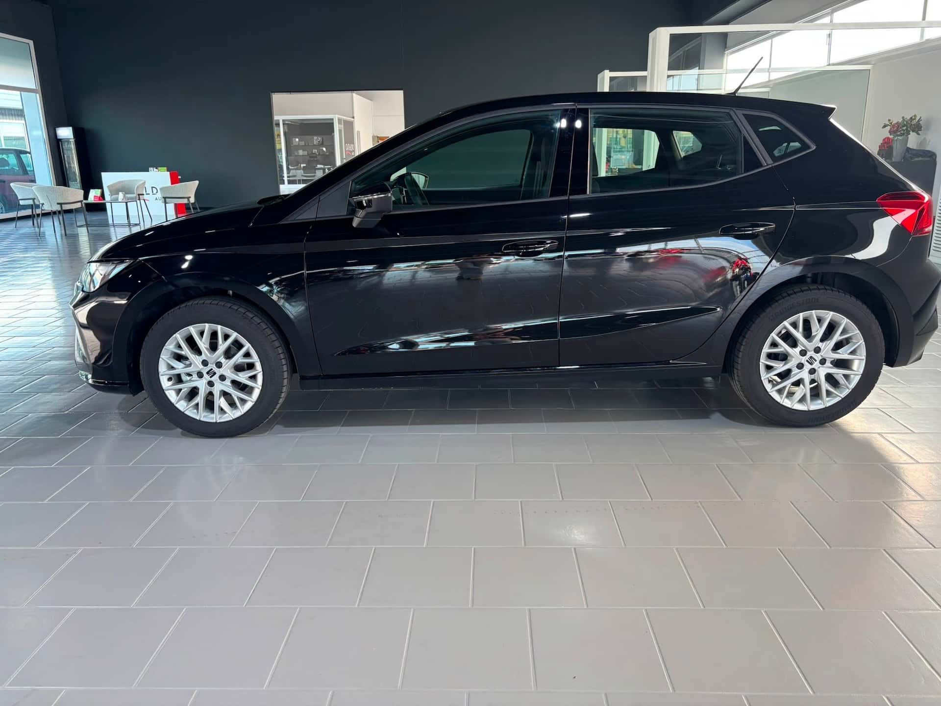 SEAT Ibiza 2026 1.0 ecotsi Business 95cv - Immagine 2
