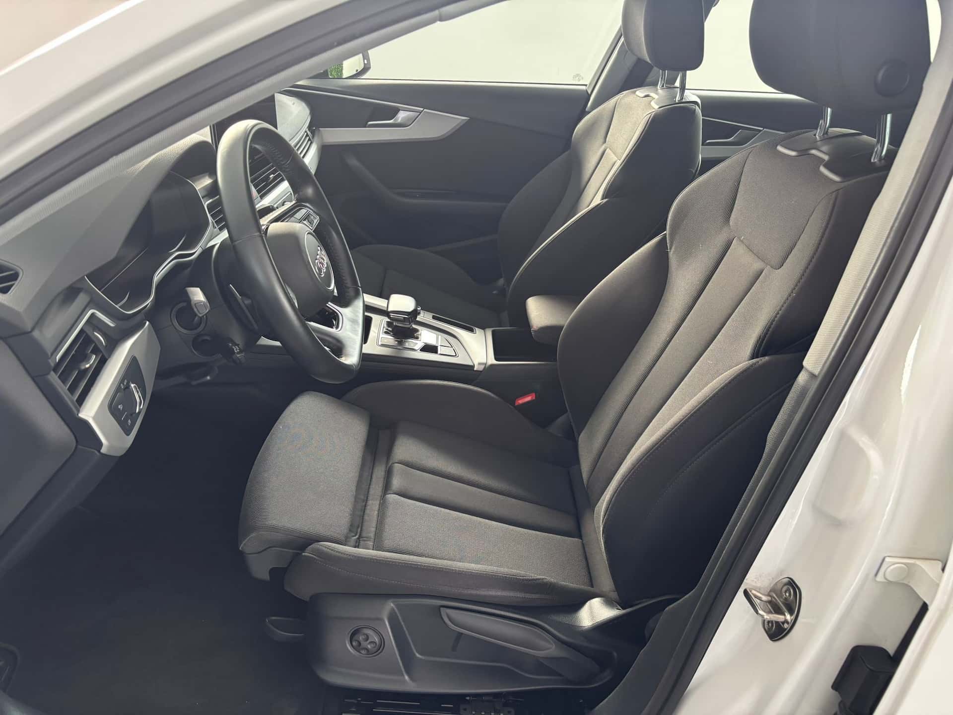 Audi A4 2019 Allroad Quattro 40 2.0 tdi Identity Contrast quattro 190cv s tronic - Immagine 10