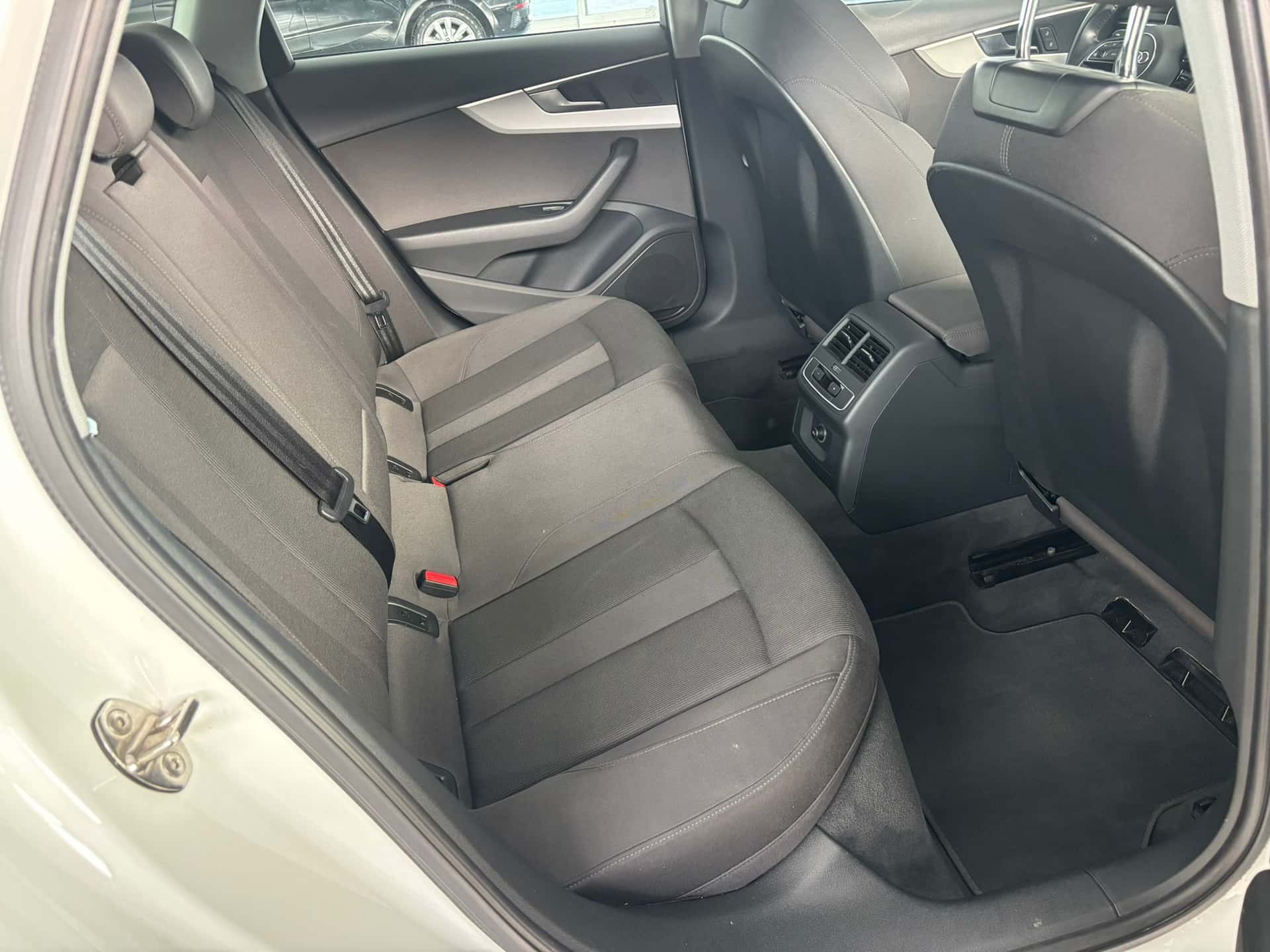 Audi A4 2019 Allroad Quattro 40 2.0 tdi Identity Contrast quattro 190cv s tronic - Immagine 19