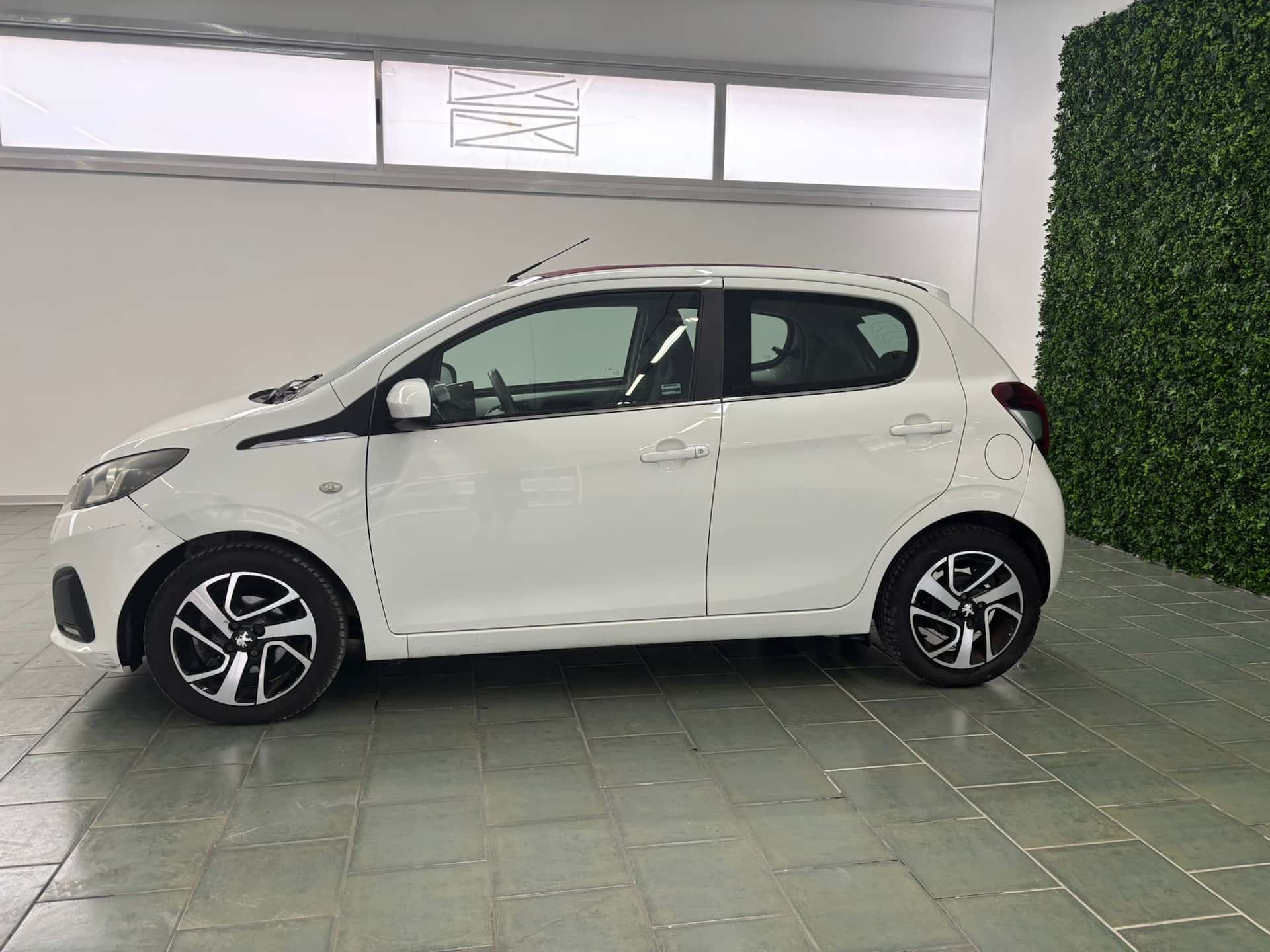 Peugeot 108  5p 1.2 vti 12v Allure - Immagine 2