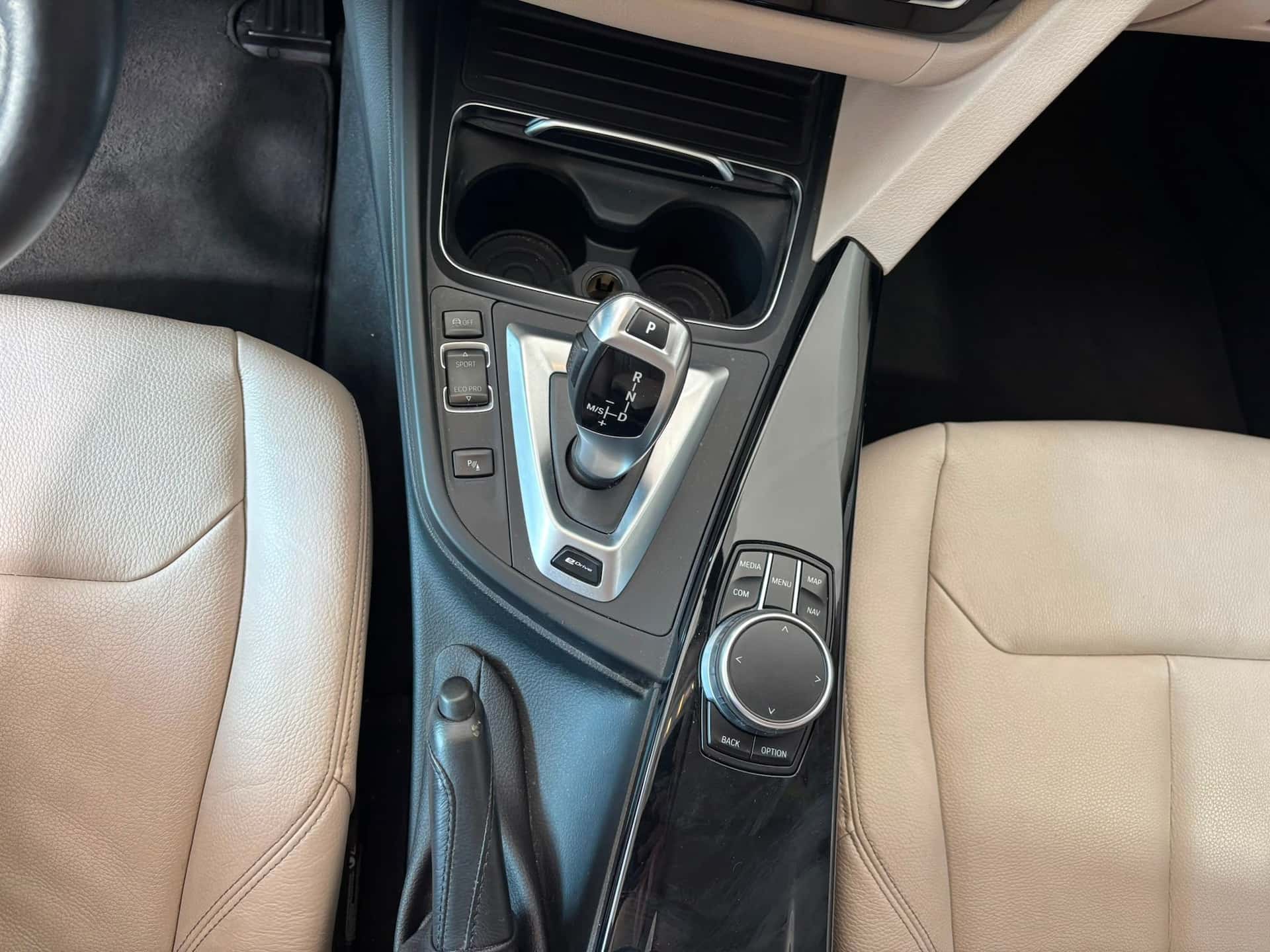 BMW 330 Serie 3 F30 2015 Berlina 330e Luxury auto - Immagine 16