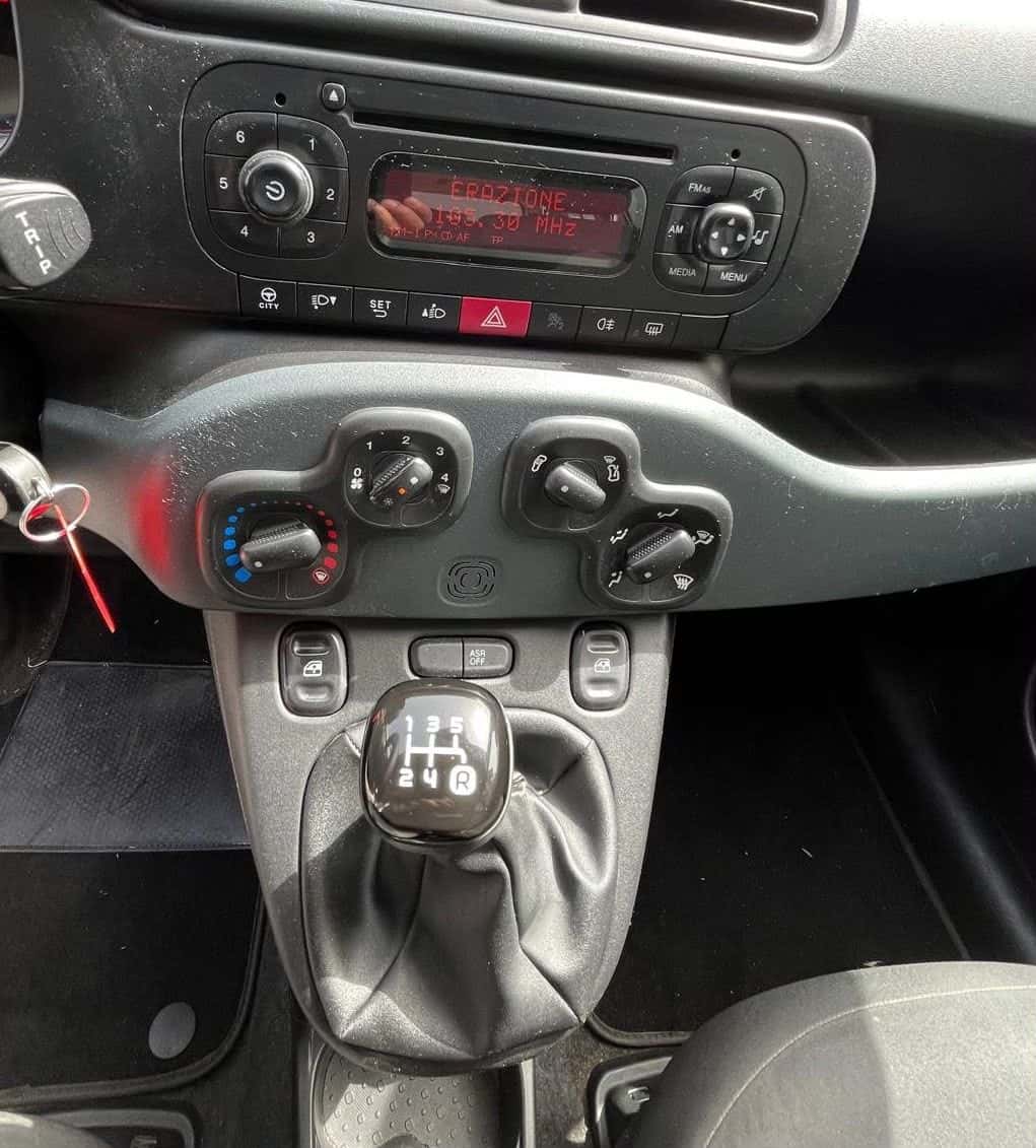 Fiat Panda III 2016 1.2 Lounge 69cv - Immagine 12
