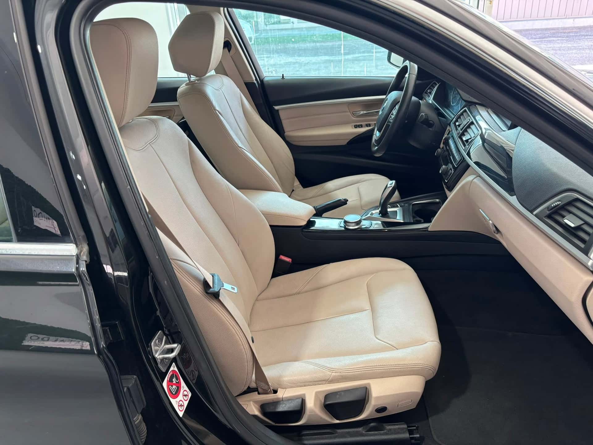 BMW 330 Serie 3 F30 2015 Berlina 330e Luxury auto - Immagine 17