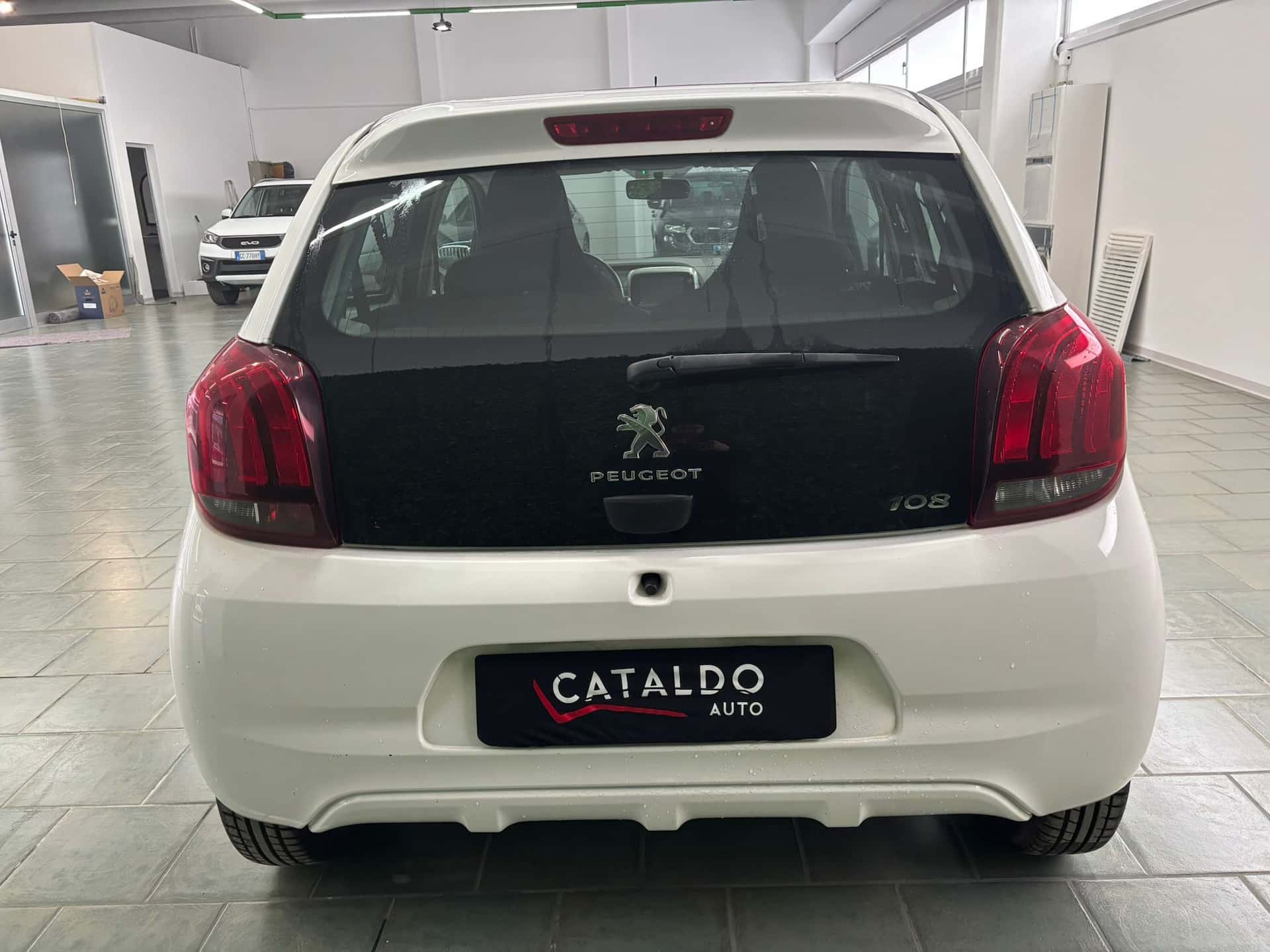 Peugeot 108  5p 1.2 vti 12v Allure - Immagine 4
