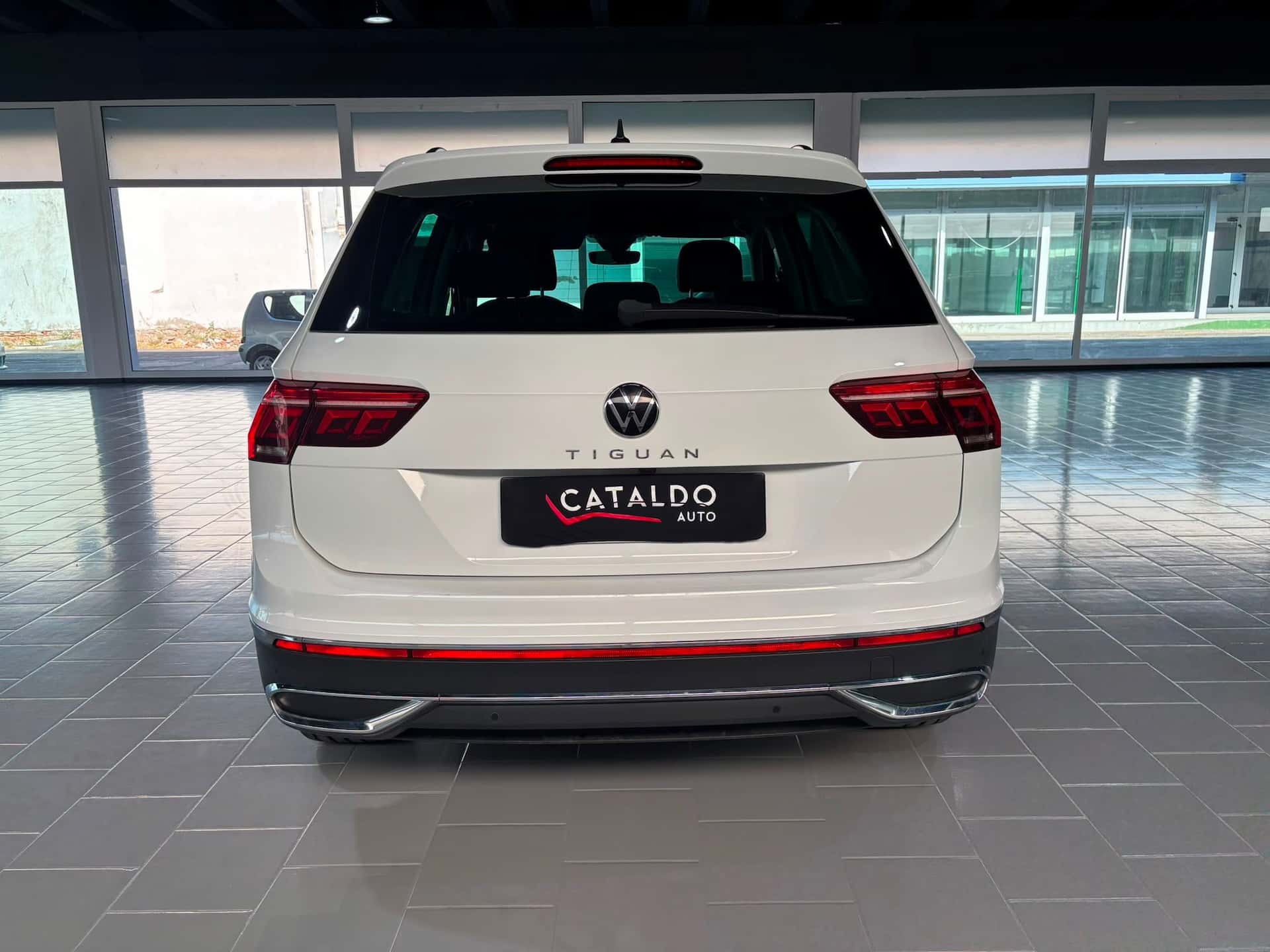 Volkswagen Tiguan II 2021 2.0 tdi Elegance 150cv dsg - Immagine 4