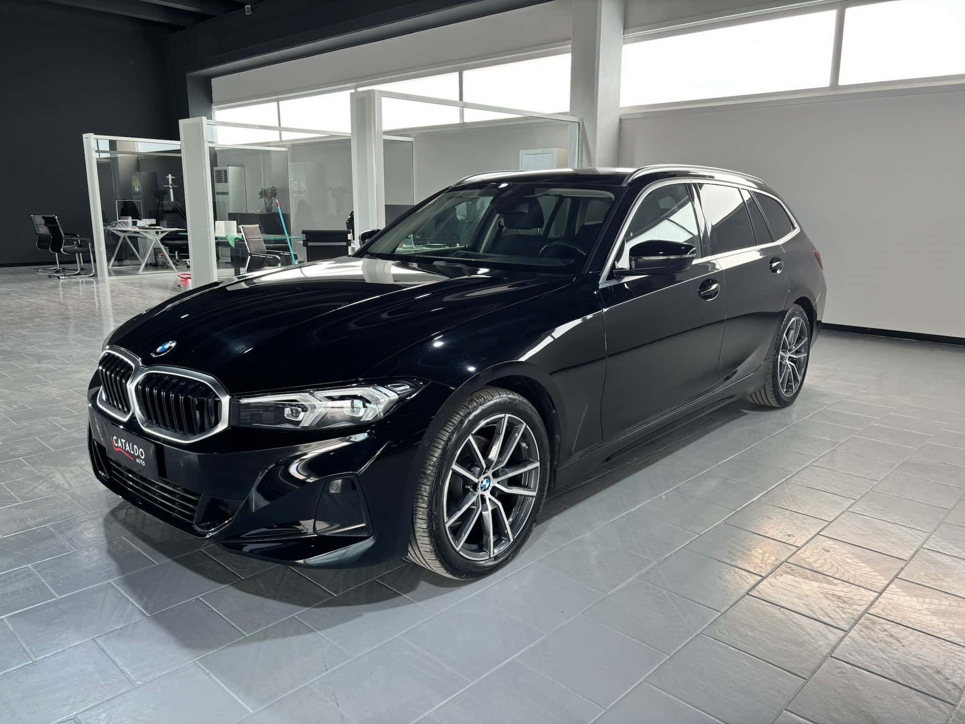 BMW 320 Serie 3 G21 2022 Touring 320i Touring auto - Immagine 1