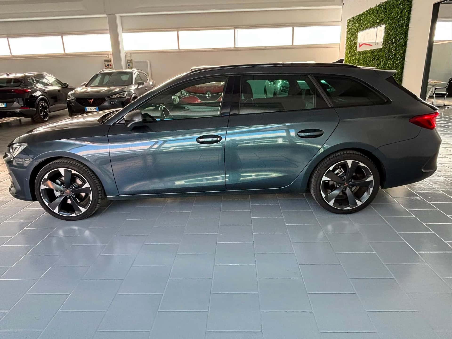 CUPRA Leon Sportstourer 2020 1.5 hybrid 150cv dsg - Immagine 2