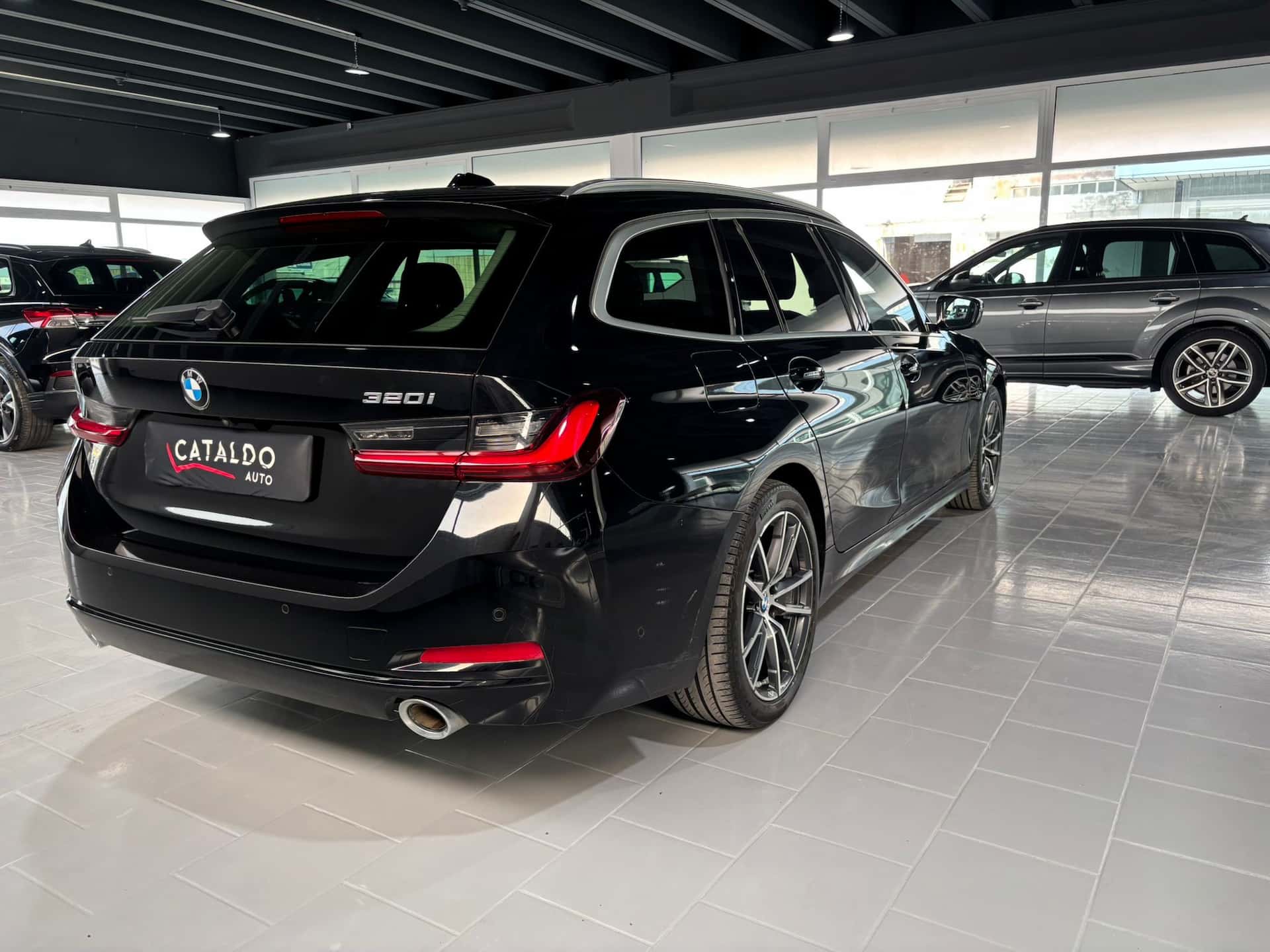 BMW 320 Serie 3 G21 2022 Touring 320i Touring auto - Immagine 5