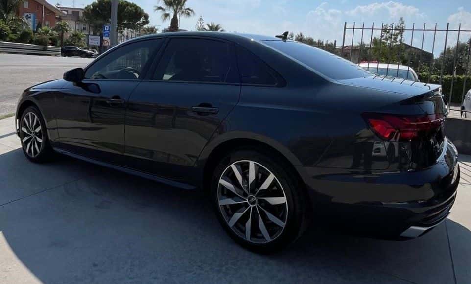 Audi A4 V 2019 Berlina 35 2.0 tdi mhev Business 163cv s-tronic - Immagine 2