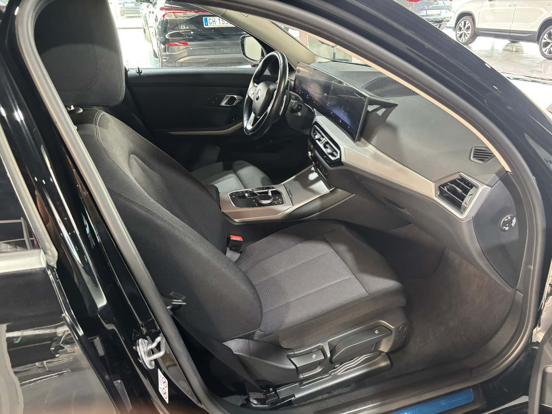 BMW 320 Serie 3 G21 2022 Touring 320i Touring auto - Immagine 17