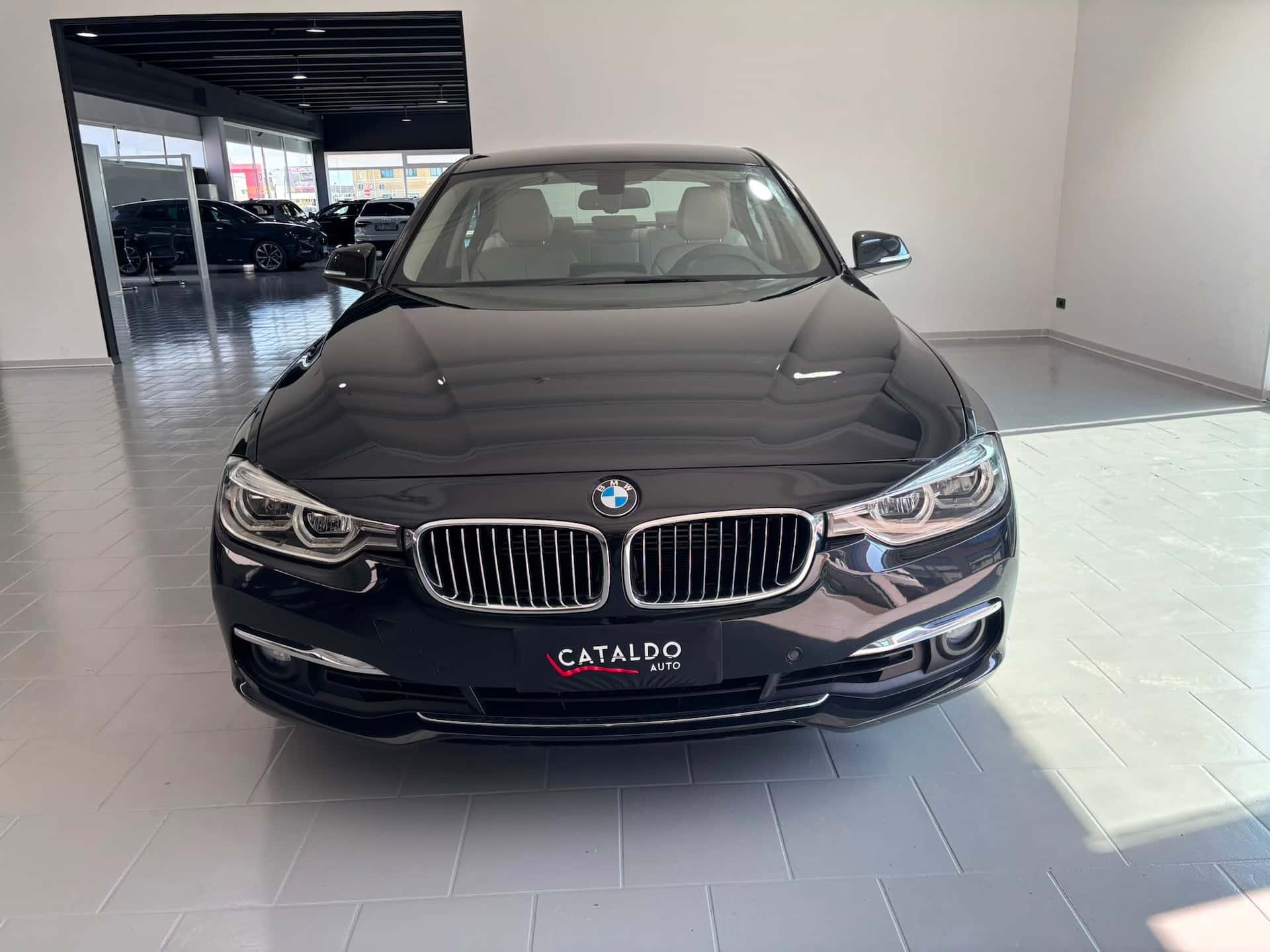 BMW 330 Serie 3 F30 2015 Berlina 330e Luxury auto - Immagine 8