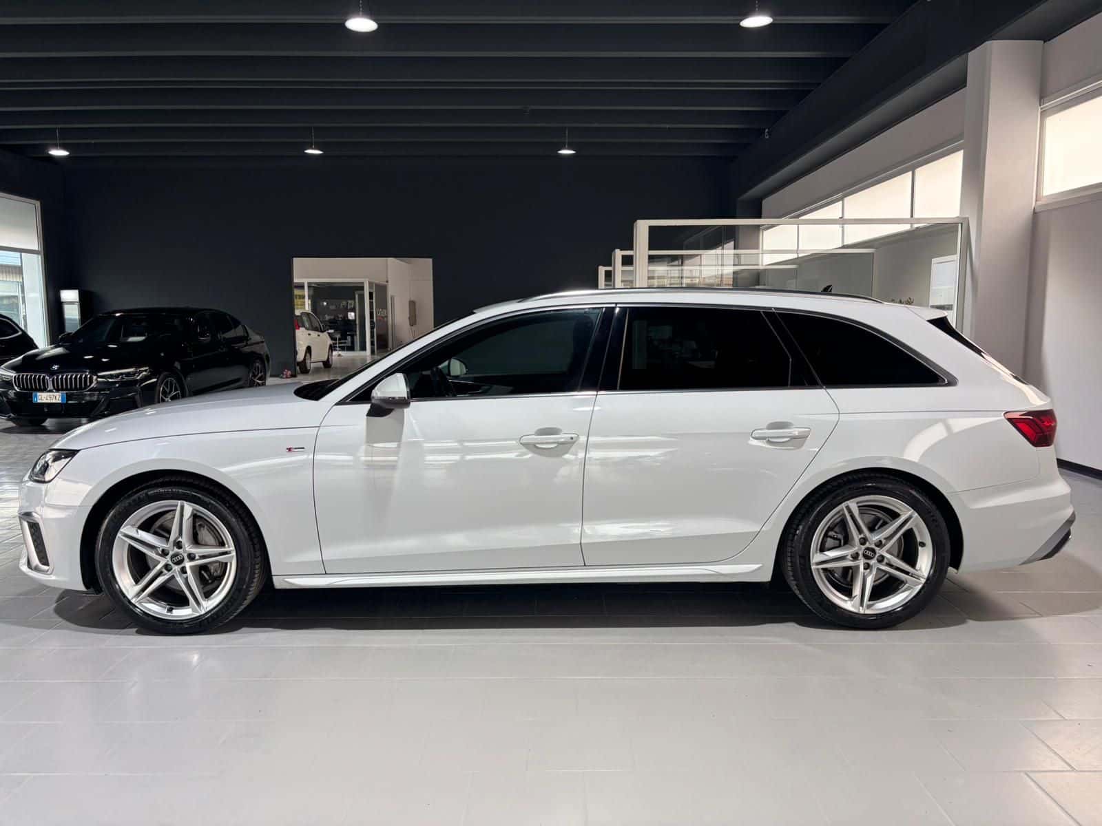 Audi A4 V 2019 Avant 40 2.0 tdi mhev S line edition quattro 204cv s-tronic - Immagine 2
