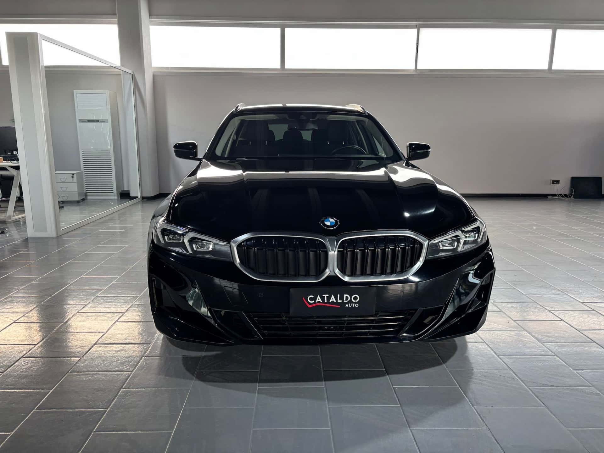 BMW 320 Serie 3 G21 2022 Touring 320i Touring auto - Immagine 8