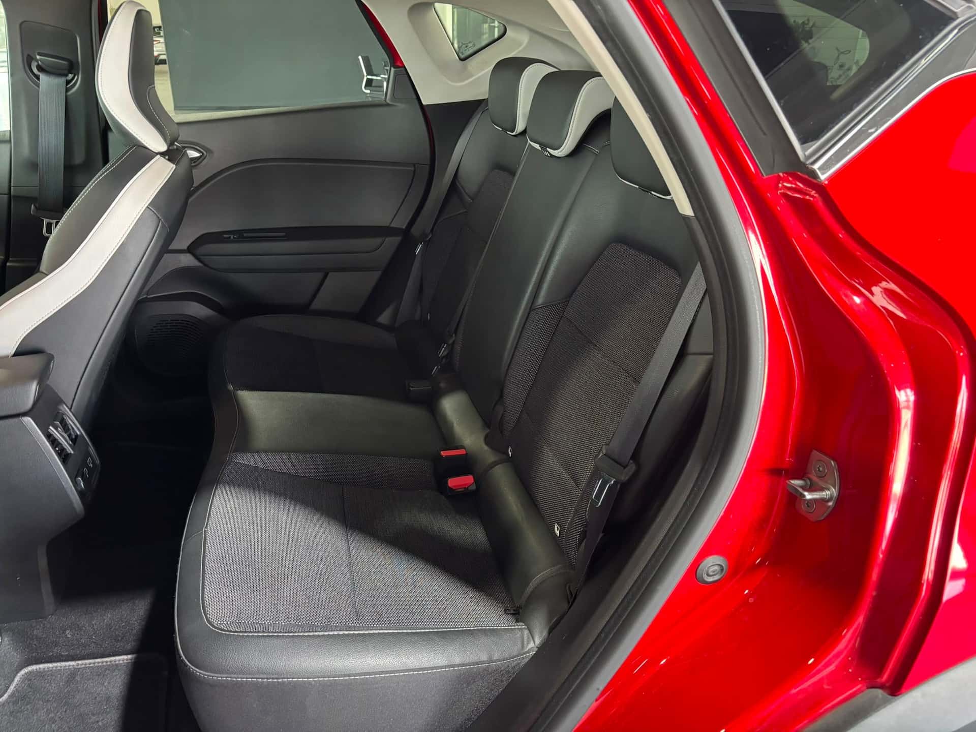 Renault Captur II 2019 1.0 tce Techno 90cv - Immagine 17