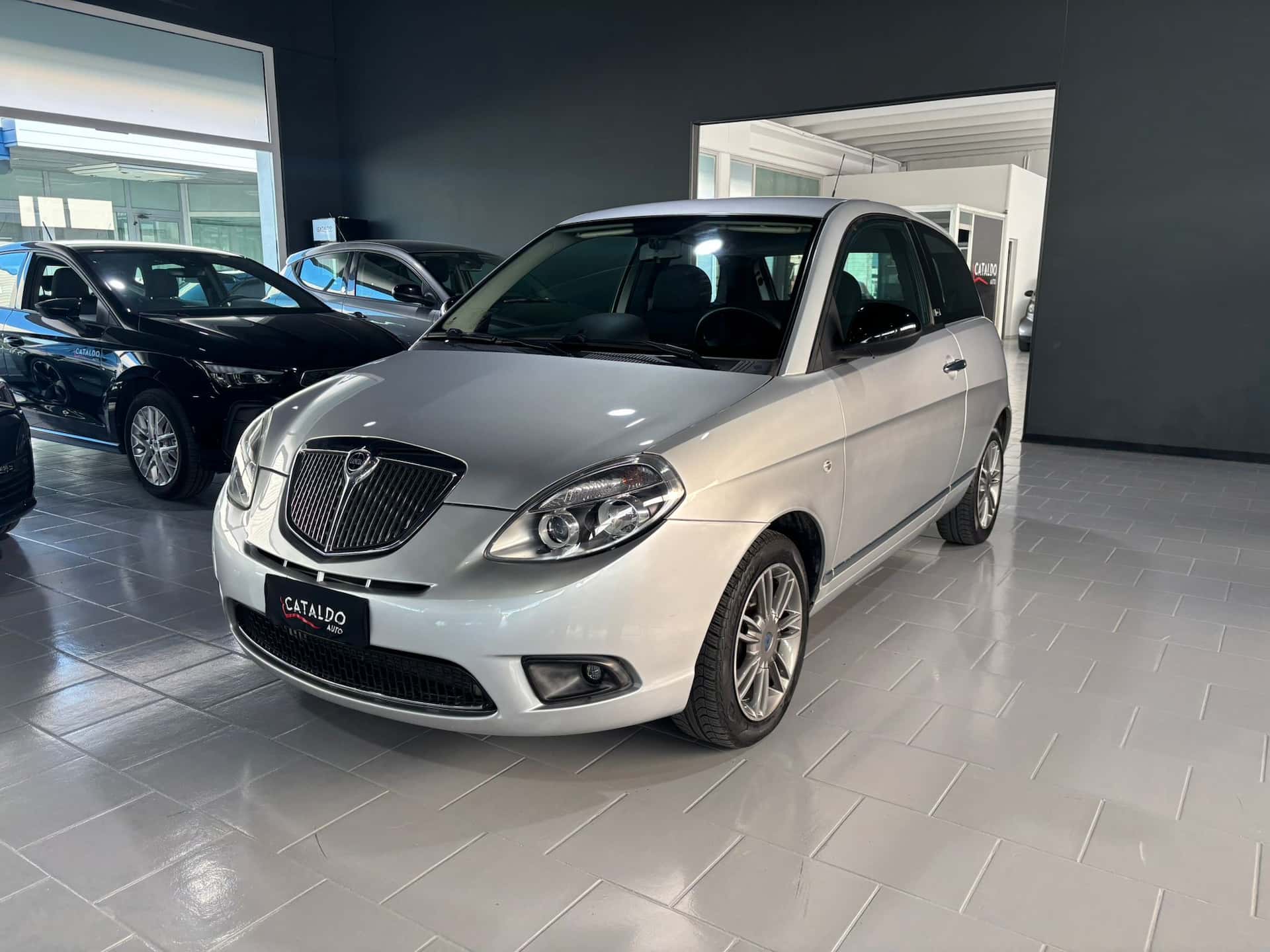 Lancia Ypsilon II 2007 1.2 8v Unyca - Immagine 1