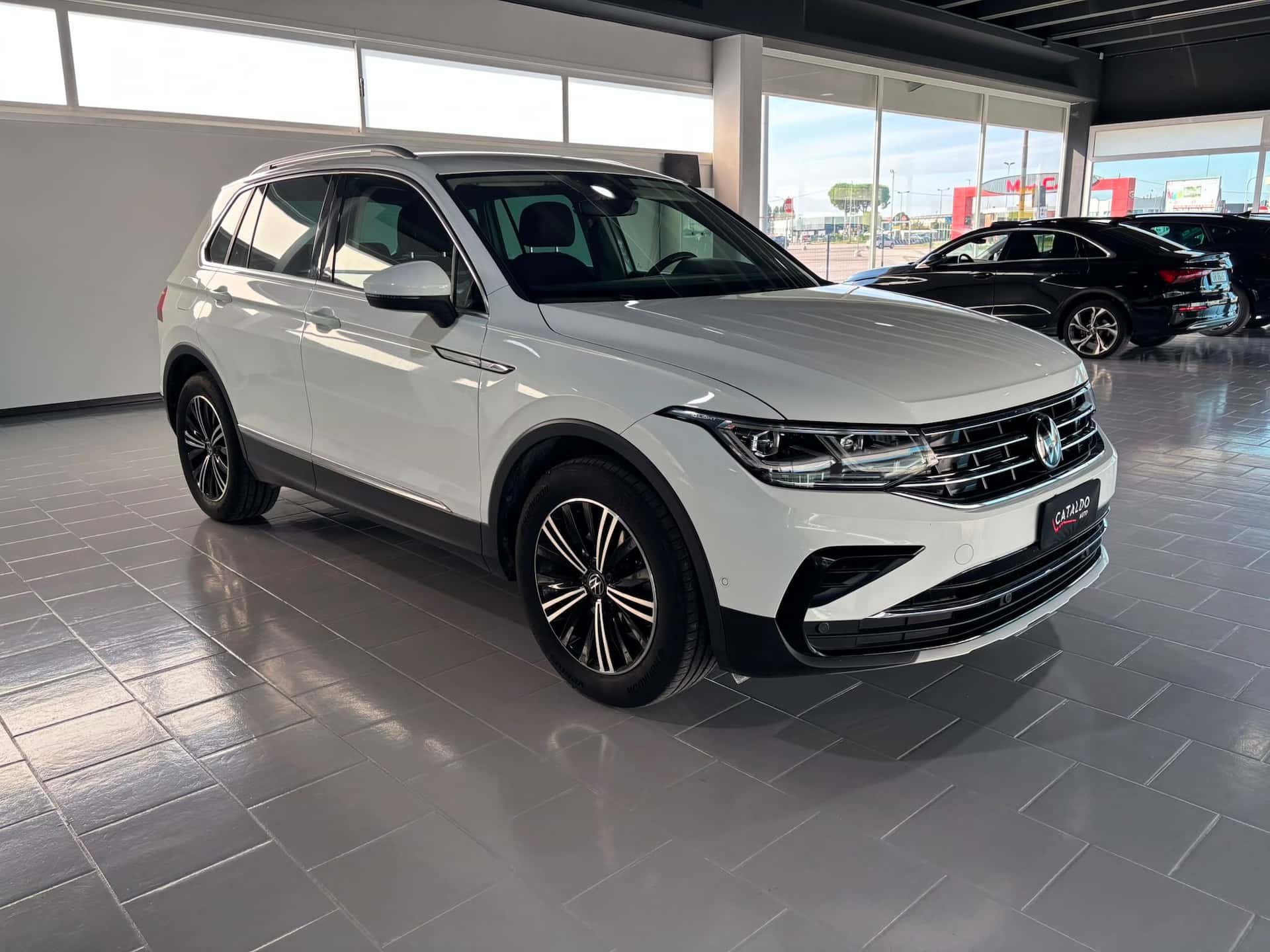 Volkswagen Tiguan II 2021 2.0 tdi Elegance 150cv dsg - Immagine 7