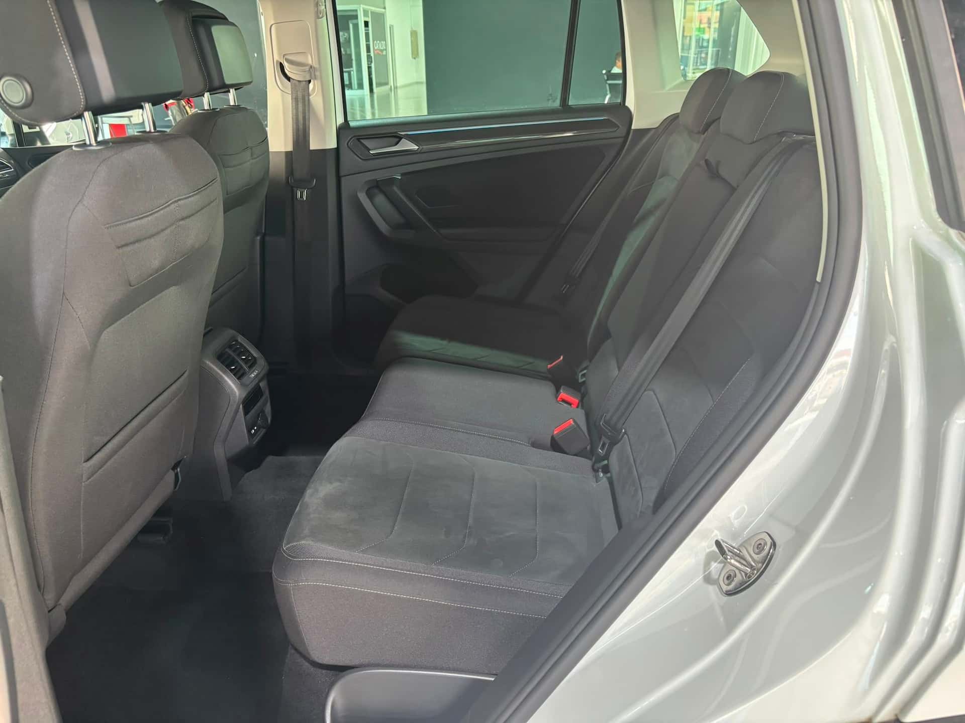 Volkswagen Tiguan II 2021 2.0 tdi Elegance 150cv dsg - Immagine 18