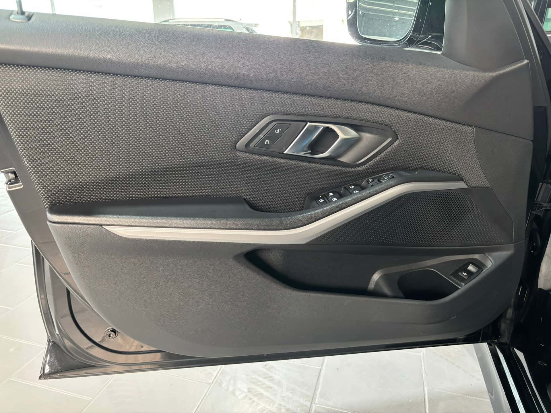 BMW 320 Serie 3 G21 2022 Touring 320i Touring auto - Immagine 9