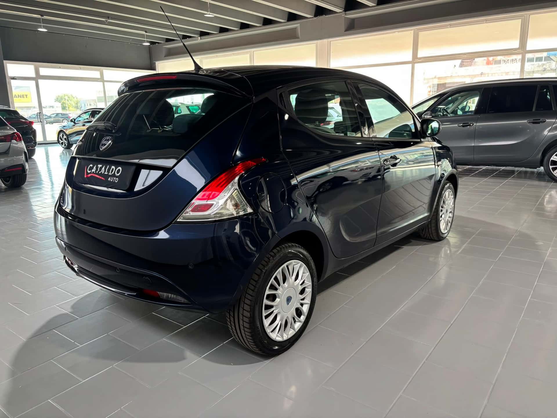 Lancia Ypsilon III 2015 1.2 Silver ecochic Gpl 69cv - Immagine 5