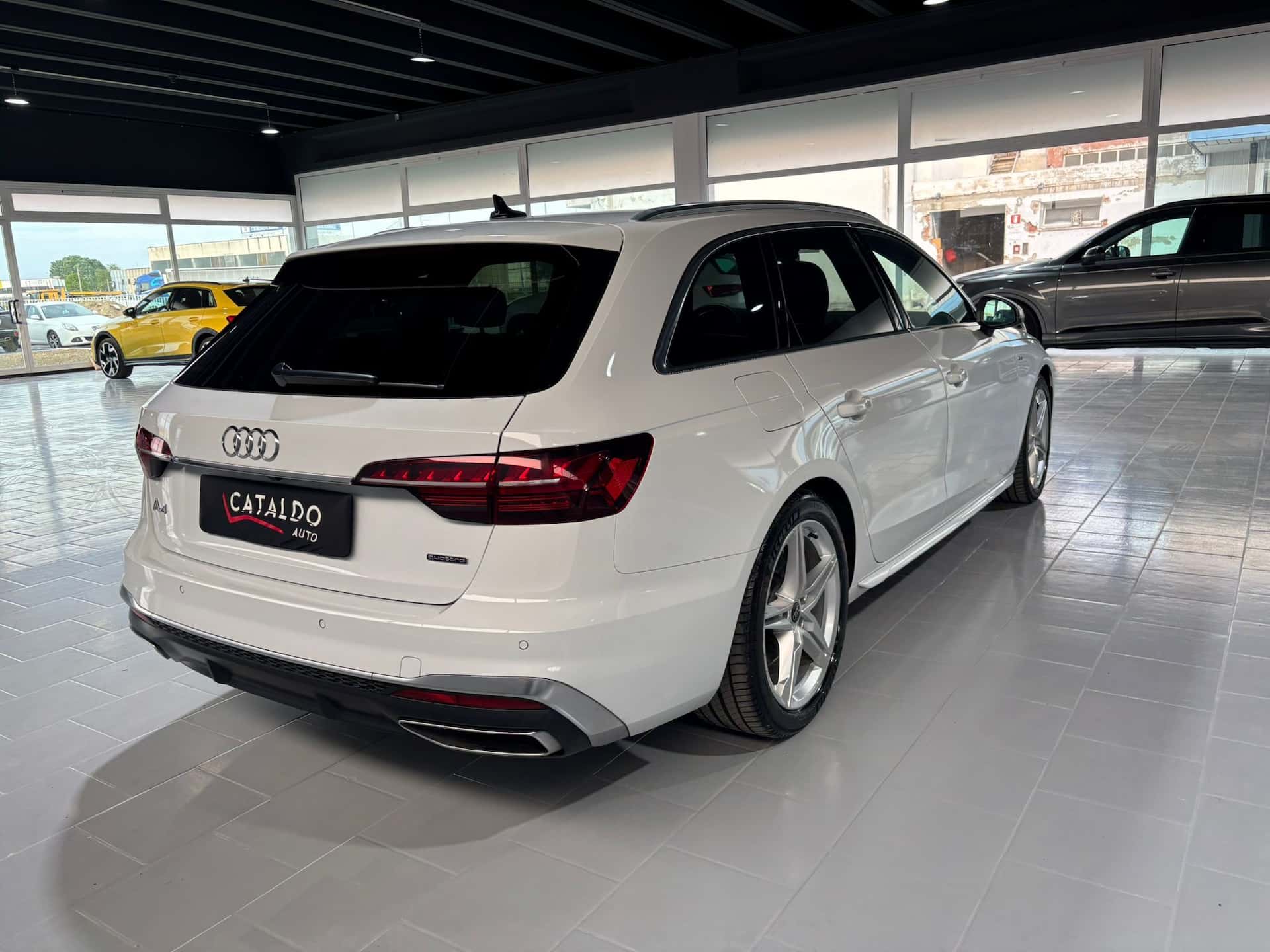 Audi A4 V 2019 Avant 40 2.0 tdi mhev S line edition quattro 204cv s-tronic - Immagine 5