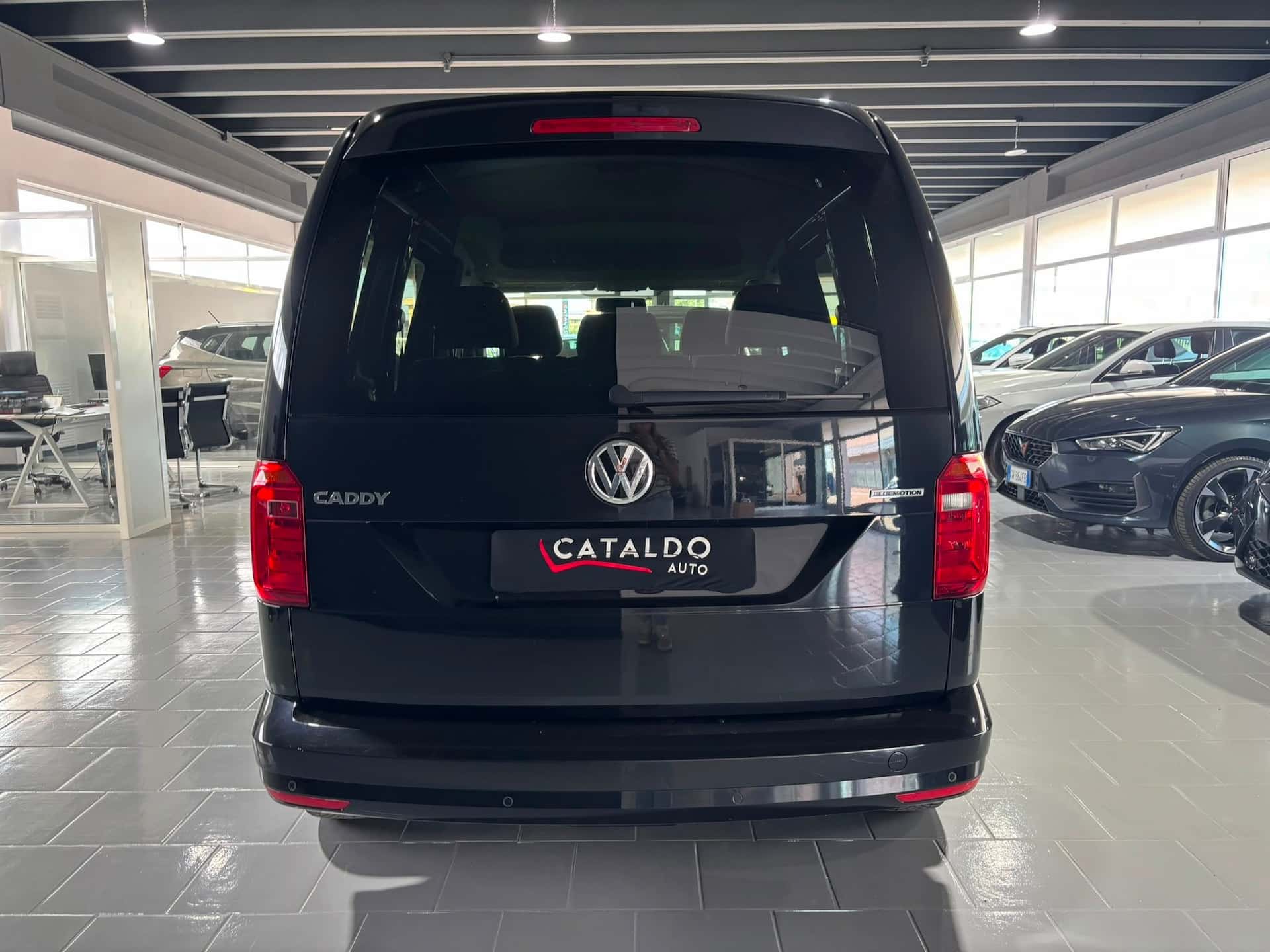 VOLKSWAGWEN CADDY 1.4 CONCEPTLINE TGI  - Immagine 4