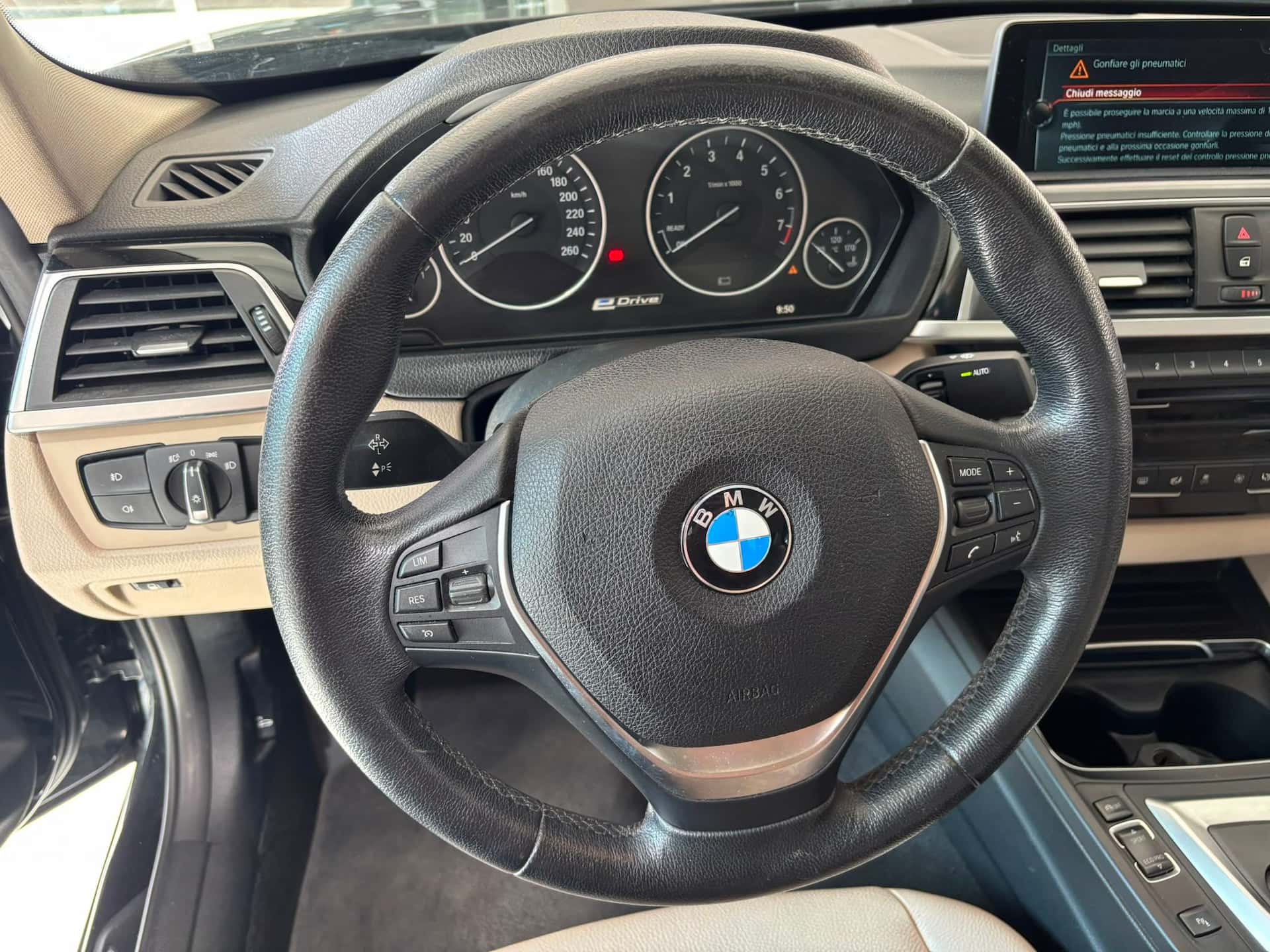 BMW 330 Serie 3 F30 2015 Berlina 330e Luxury auto - Immagine 12