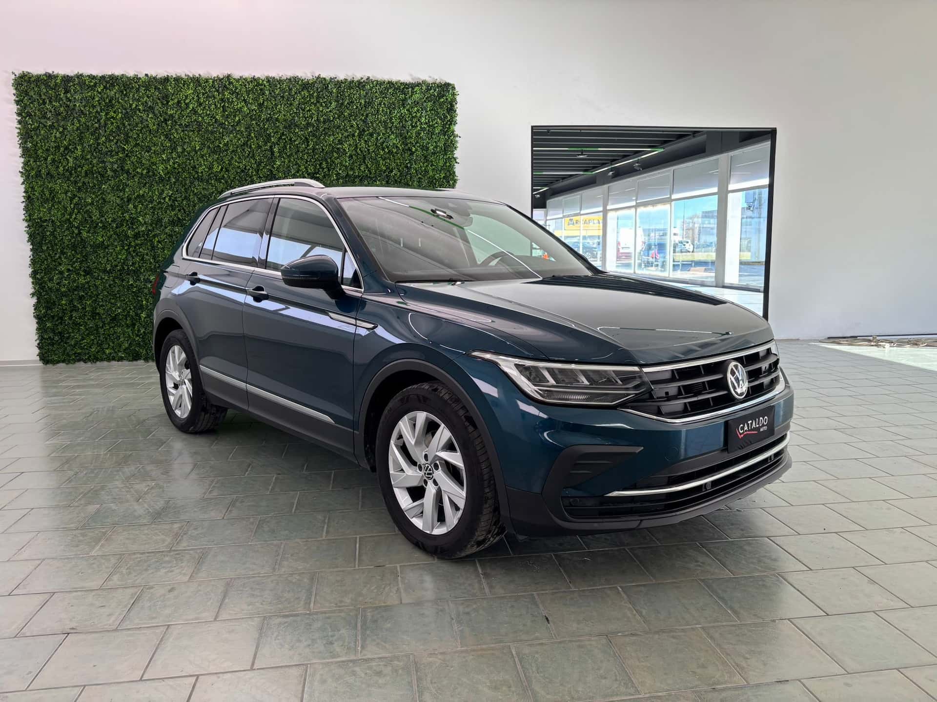 Volkswagen Tiguan II 2021 2.0 tdi Life 122cv - Immagine 6