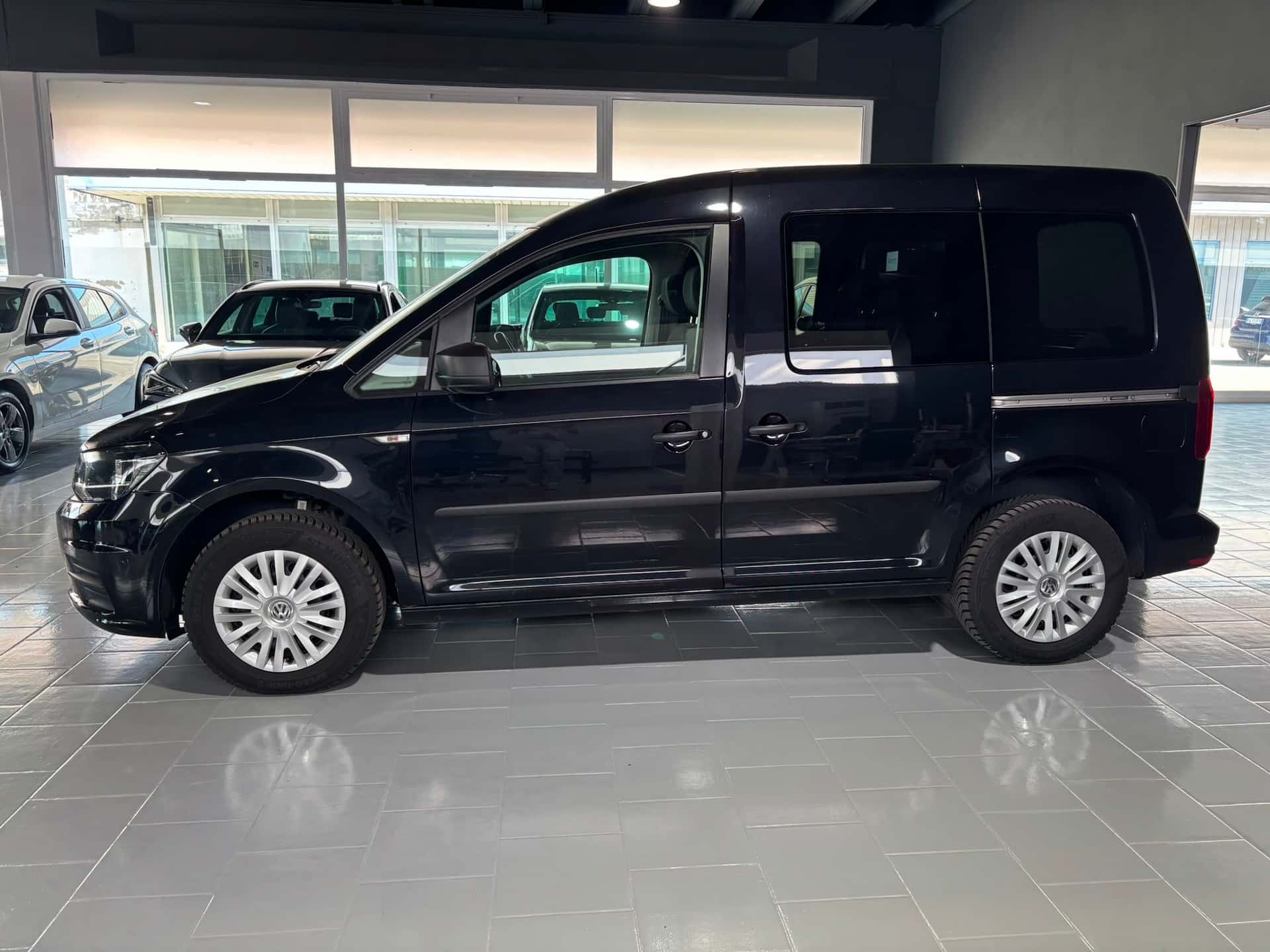 VOLKSWAGWEN CADDY 1.4 CONCEPTLINE TGI  - Immagine 3