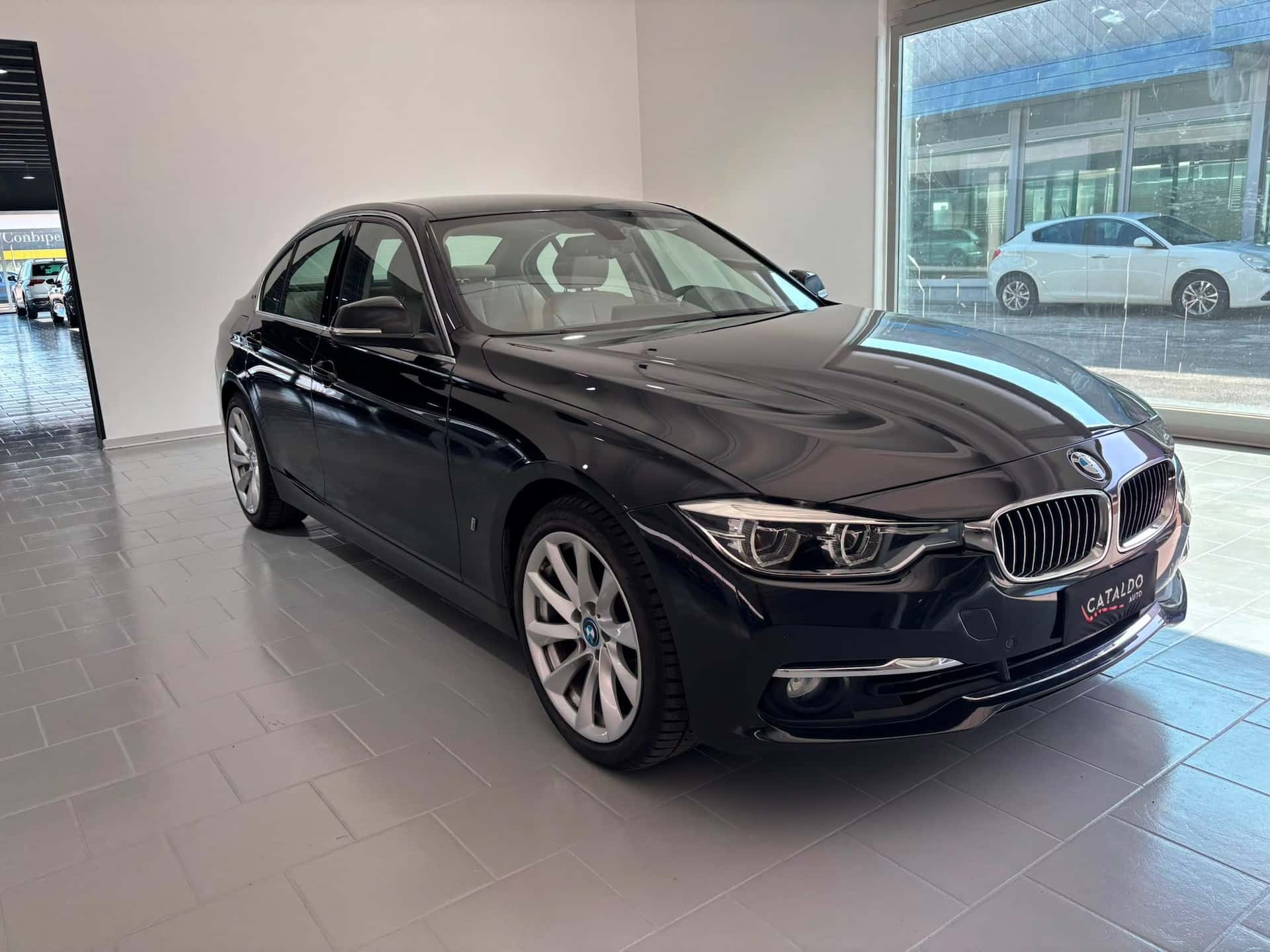 BMW 330 Serie 3 F30 2015 Berlina 330e Luxury auto - Immagine 7