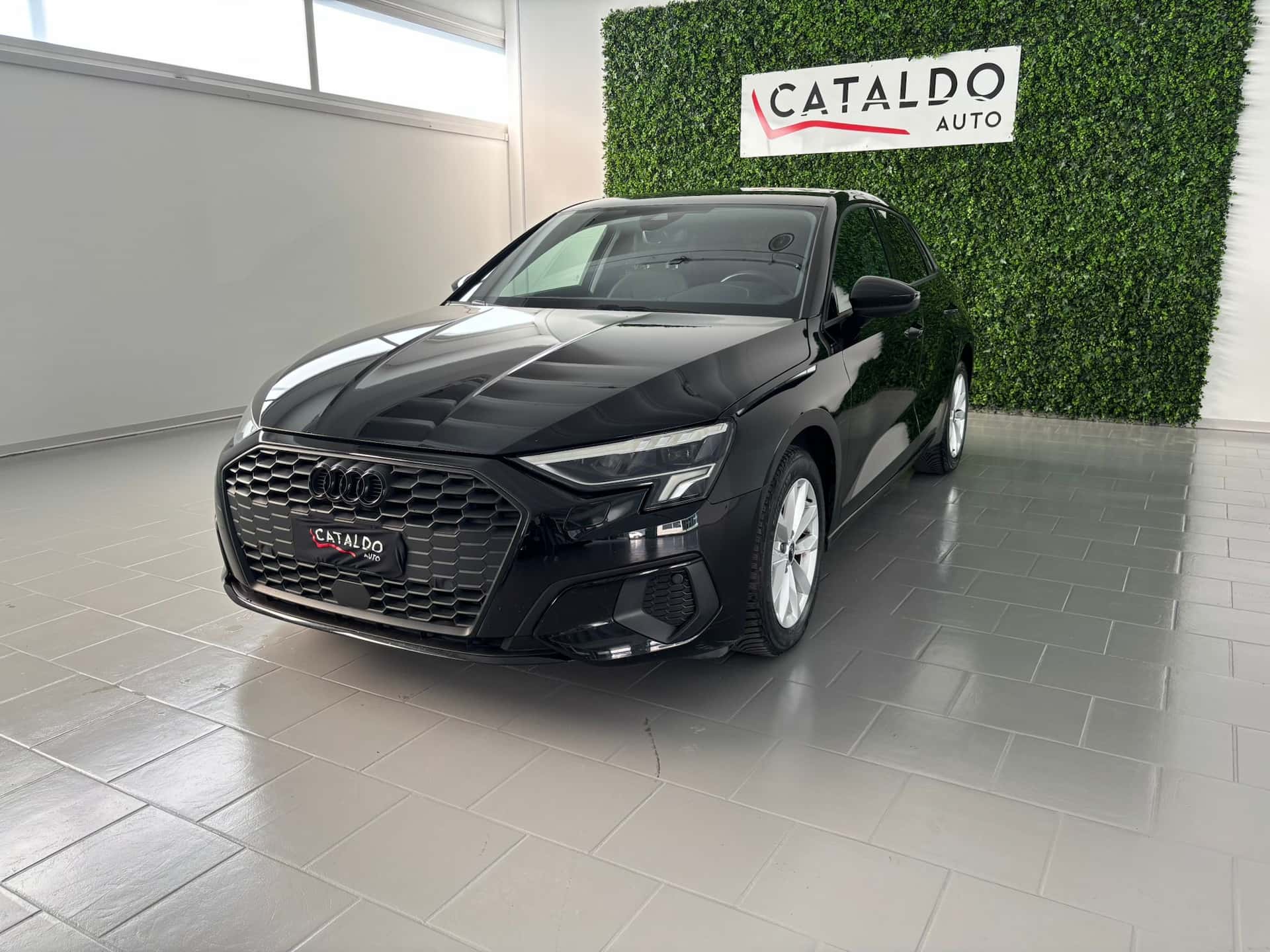 Audi A3 IV 2020 Sportback 35 2.0 tdi Business s-tronic - Immagine 1