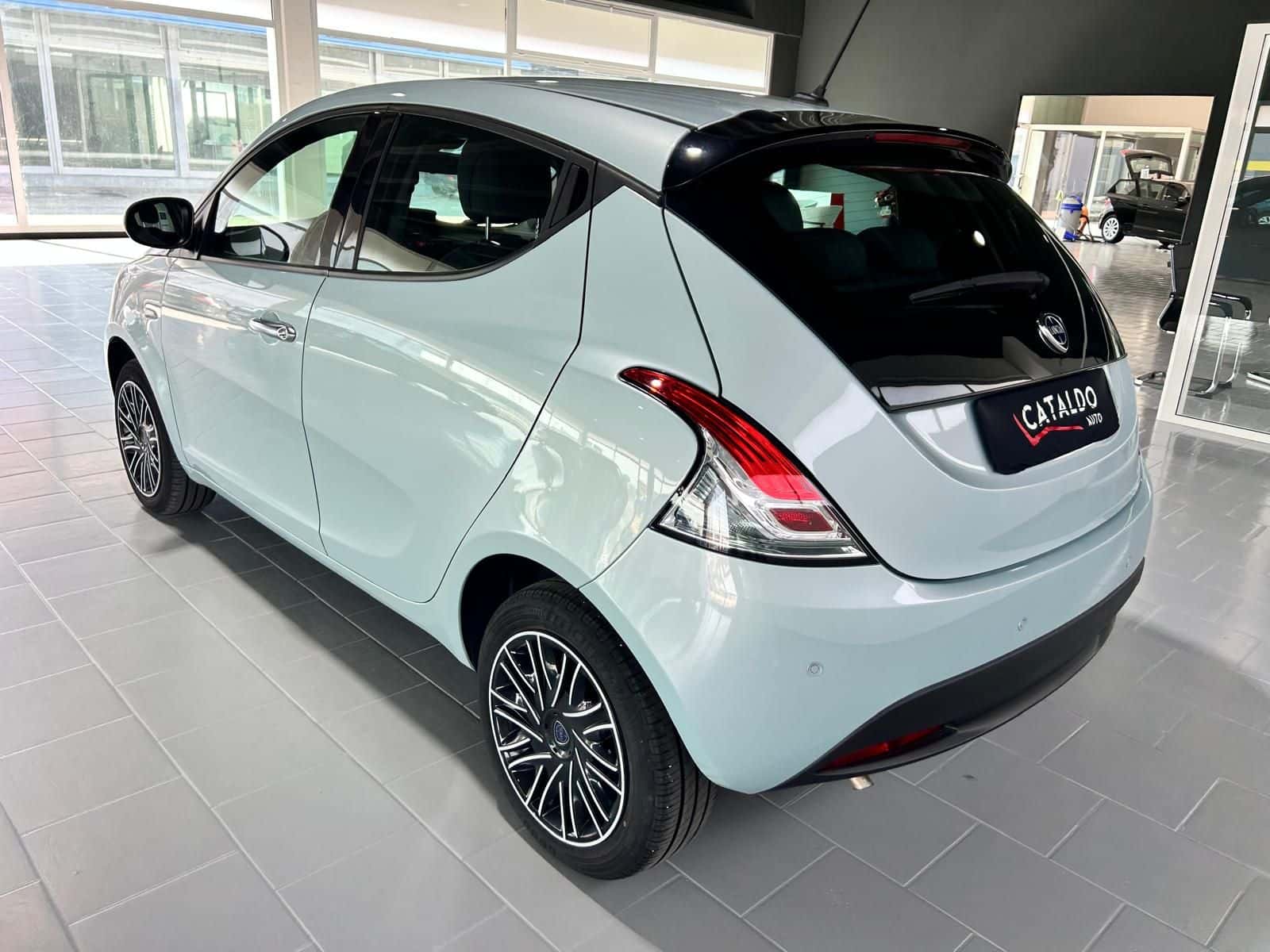 Lancia Ypsilon III 2021 1.0 firefly hybrid Gold SeS - Immagine 2