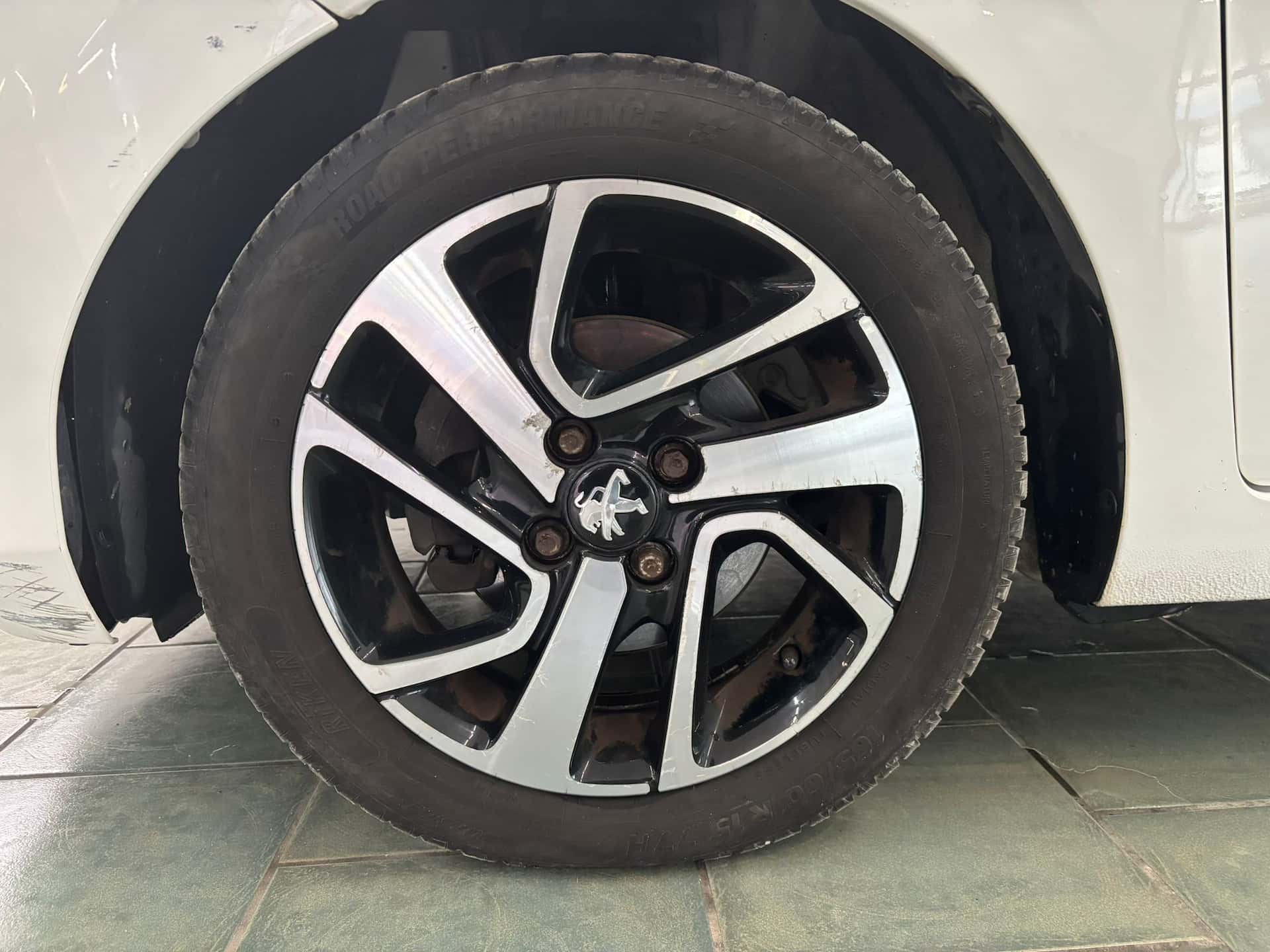 Peugeot 108  5p 1.2 vti 12v Allure - Immagine 23