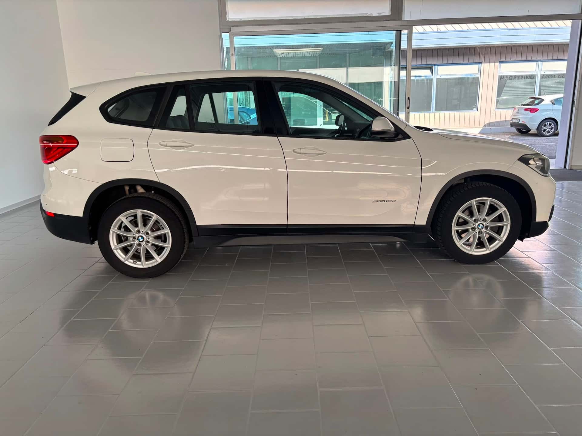Bmw X1 sDrive18d - Immagine 6