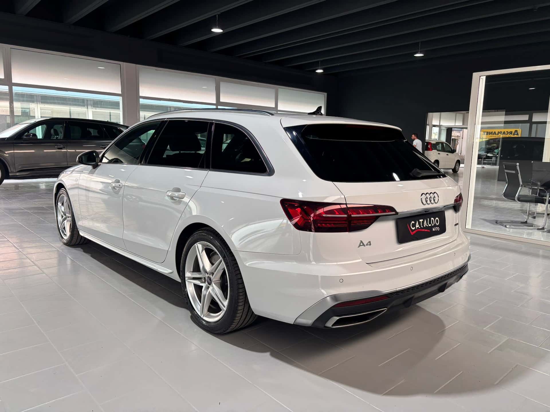 Audi A4 V 2019 Avant 40 2.0 tdi mhev S line edition quattro 204cv s-tronic - Immagine 3
