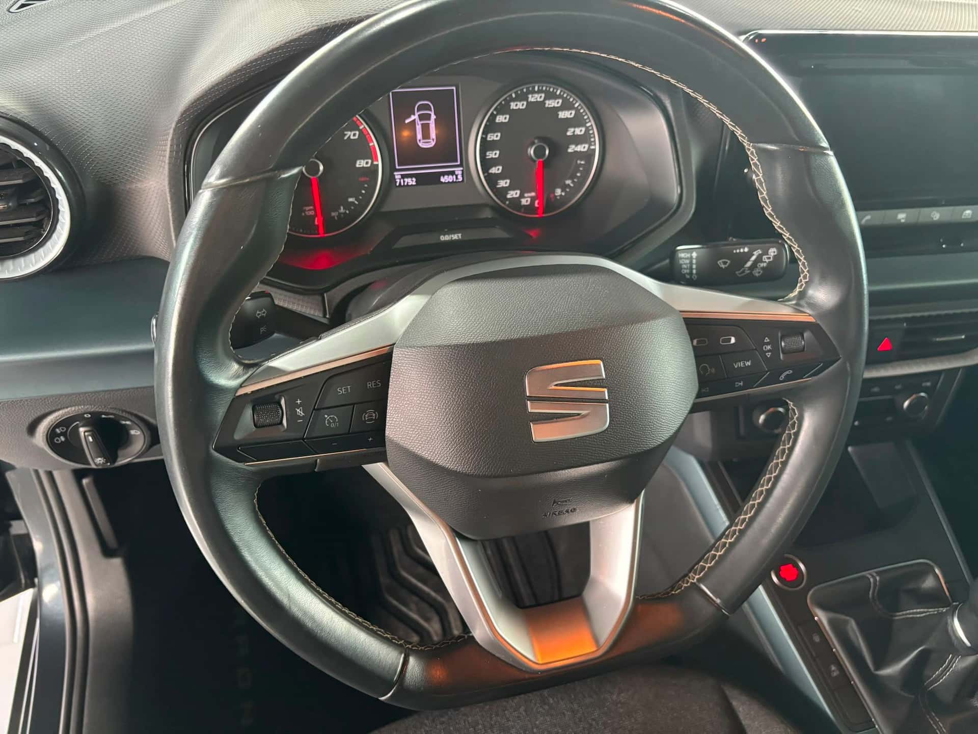 SEAT Arona 2022 1.0 ecotsi Xperience 95cv - Immagine 12