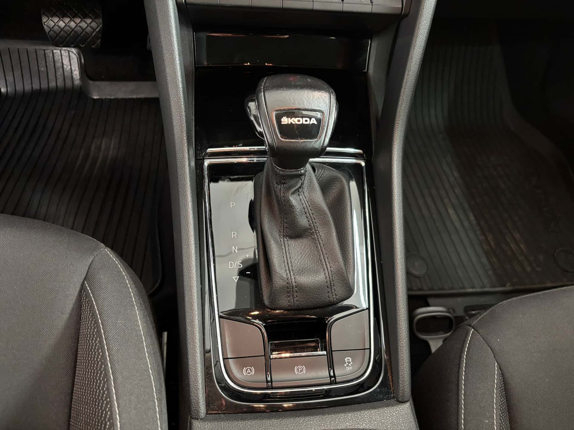 Skoda Karoq 2.0 tdi evo Executive 115cv dsg - Immagine 15