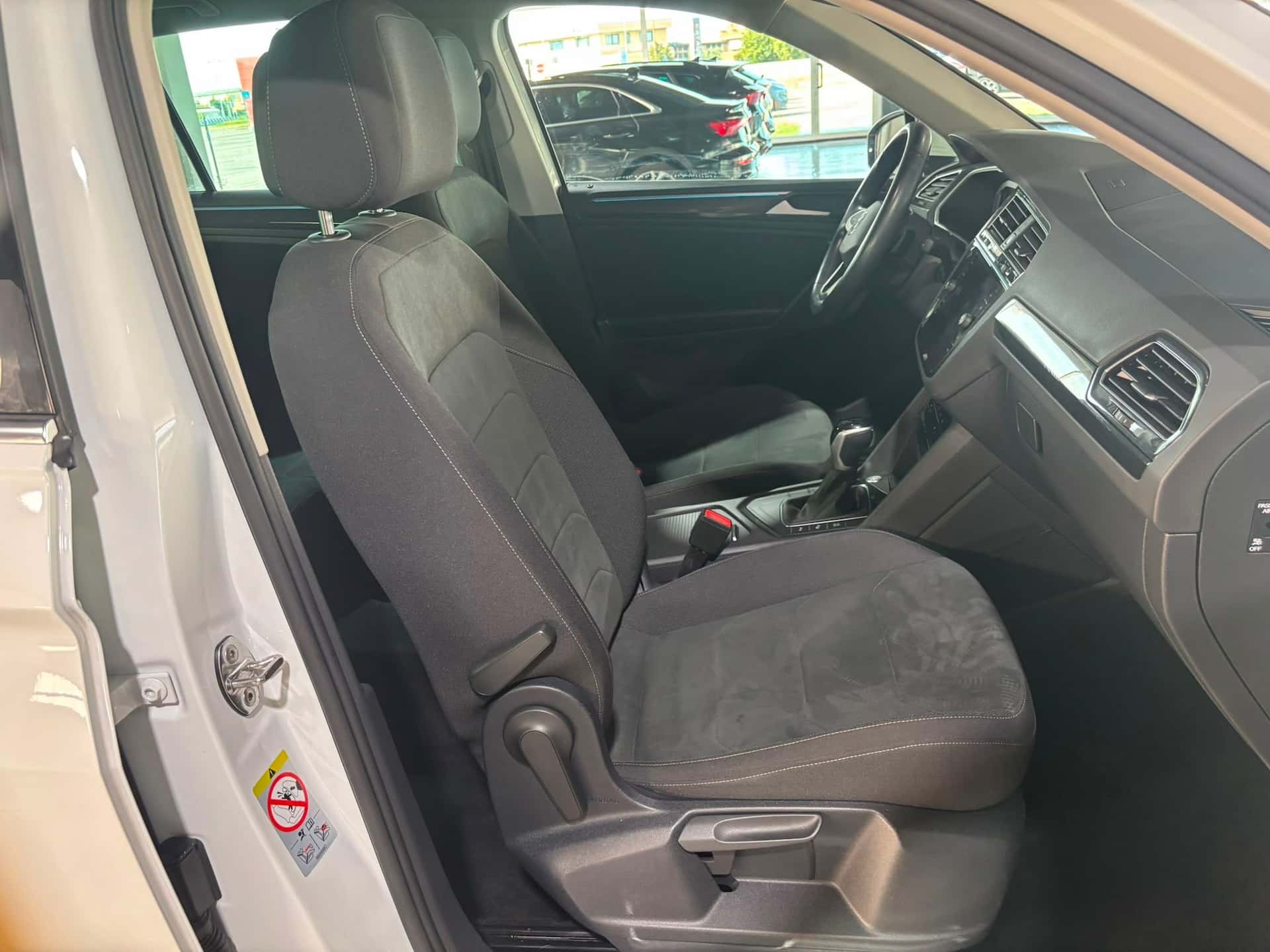 Volkswagen Tiguan II 2021 2.0 tdi Elegance 150cv dsg - Immagine 17