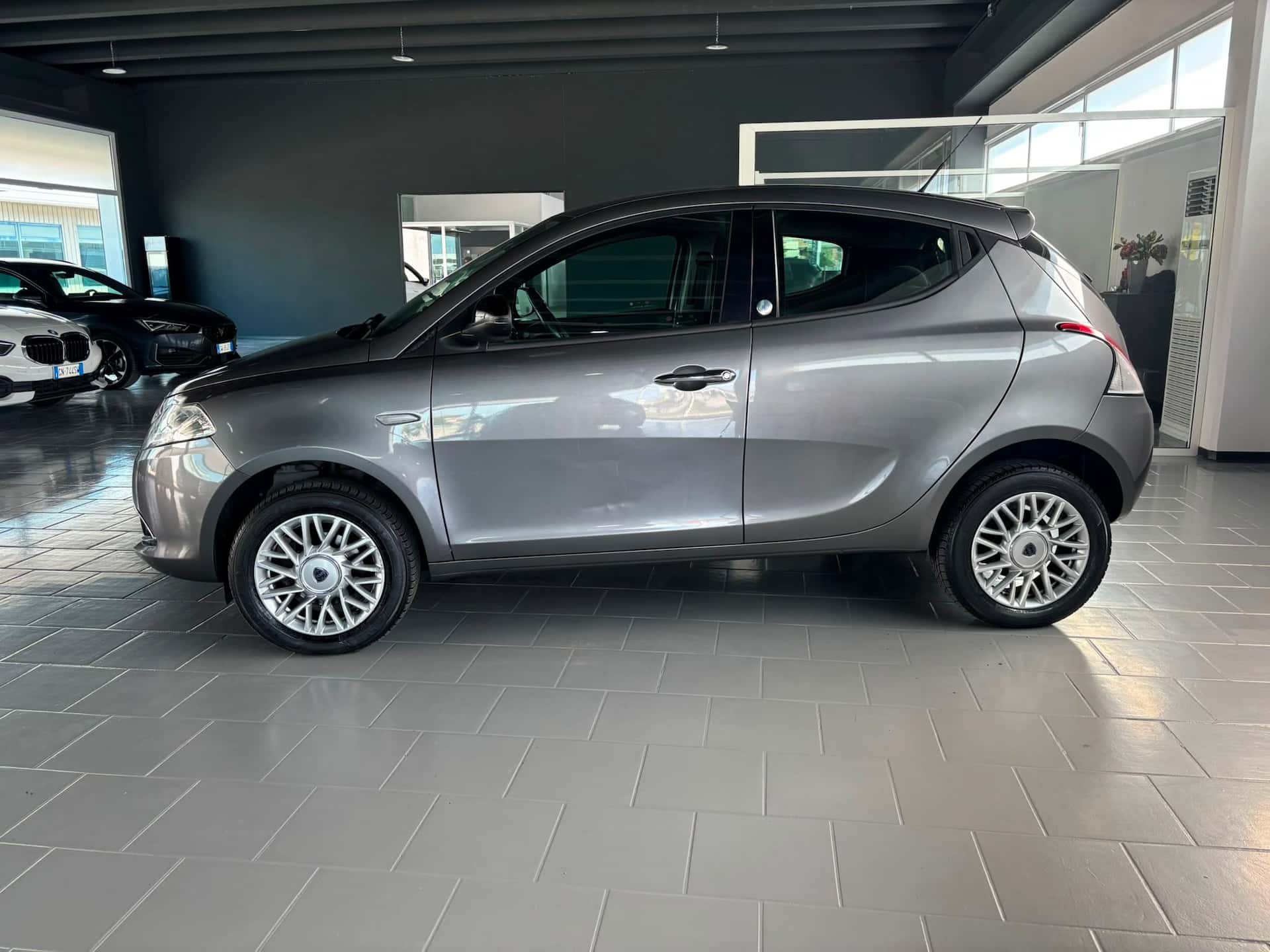 Lancia Ypsilon III 2011 0.9 t.air Gold ecochic metano 80cv  - Immagine 2
