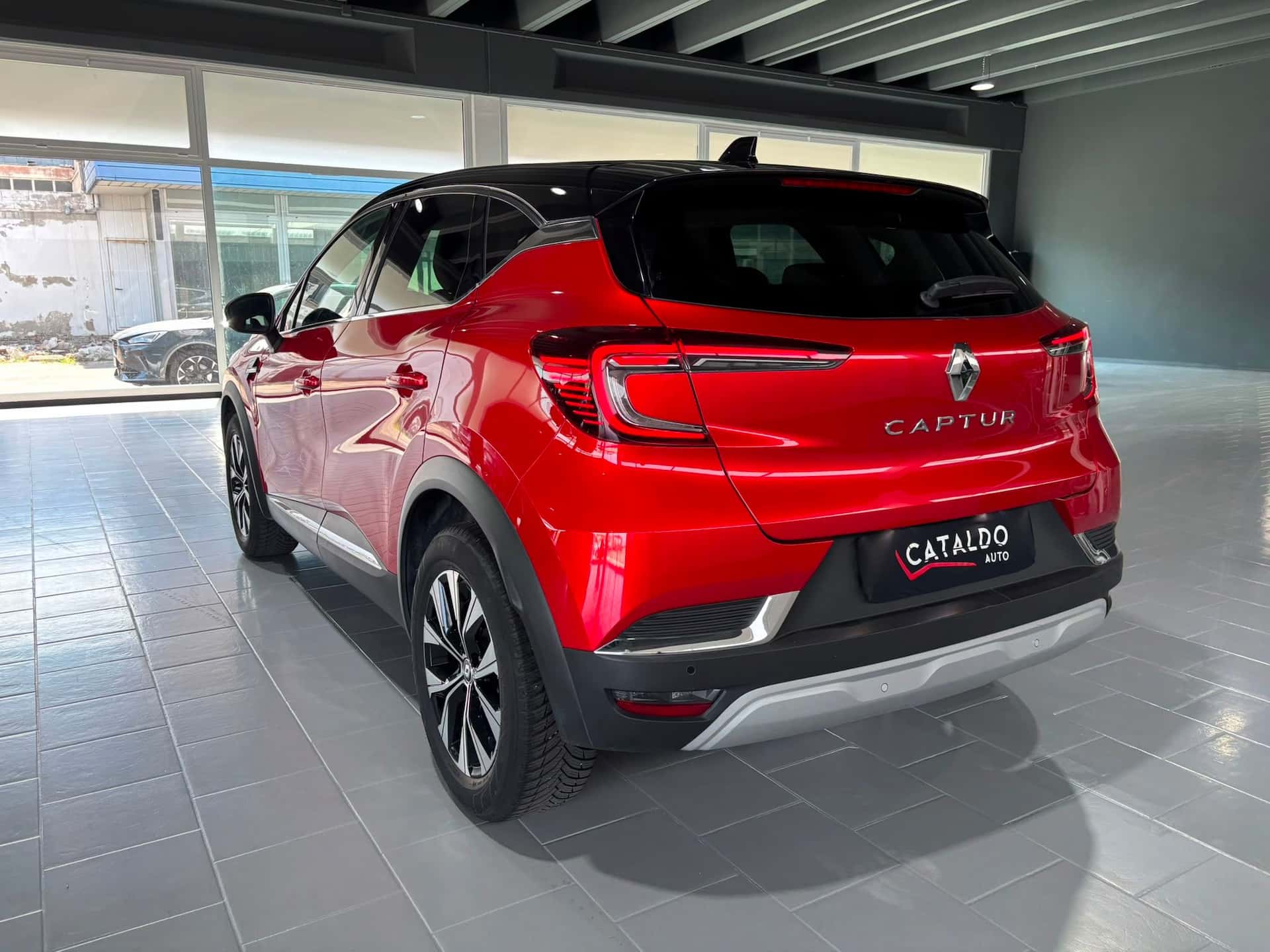 Renault Captur II 2019 1.0 tce Techno 90cv - Immagine 3